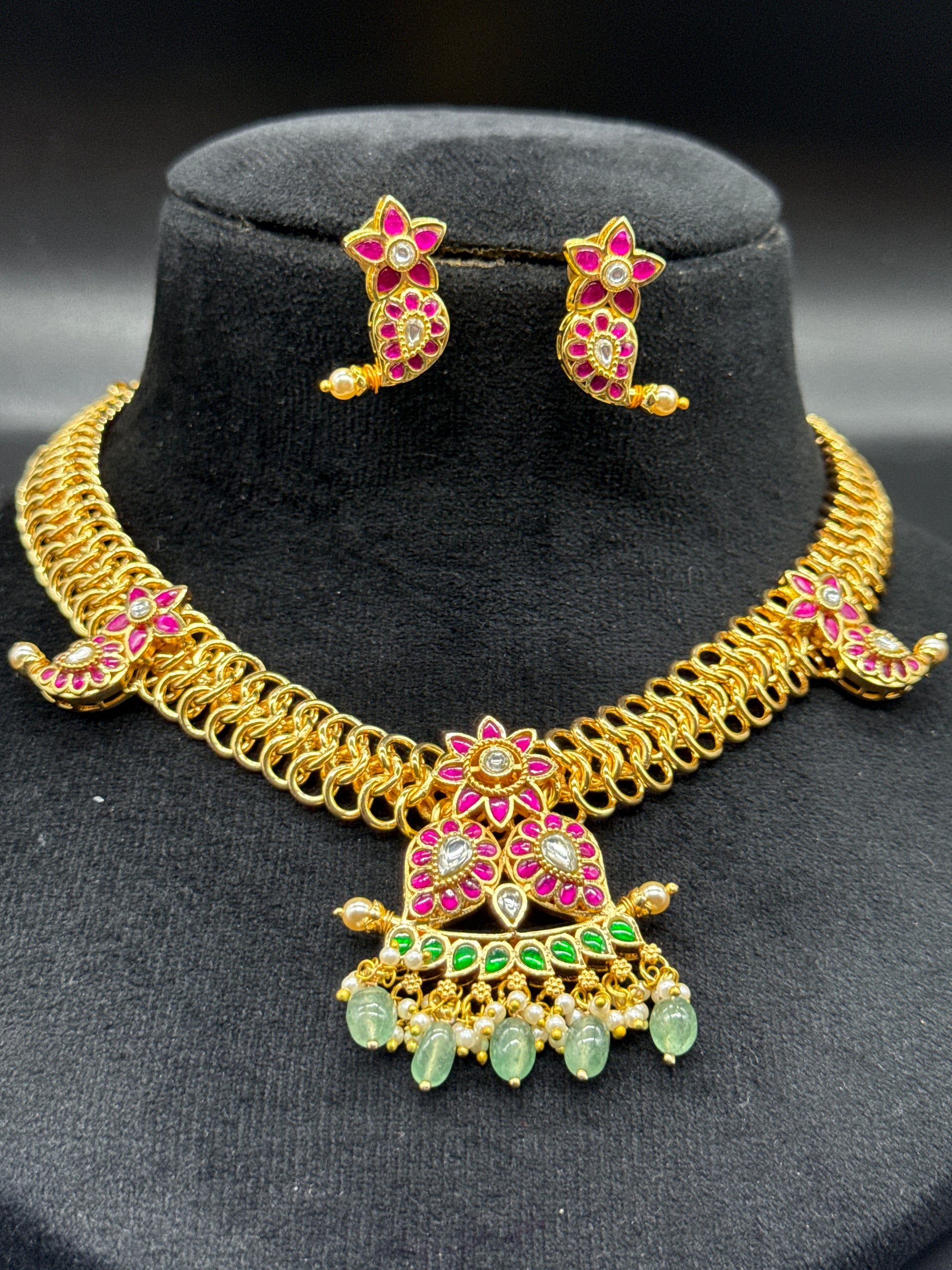 Gold replica chain set