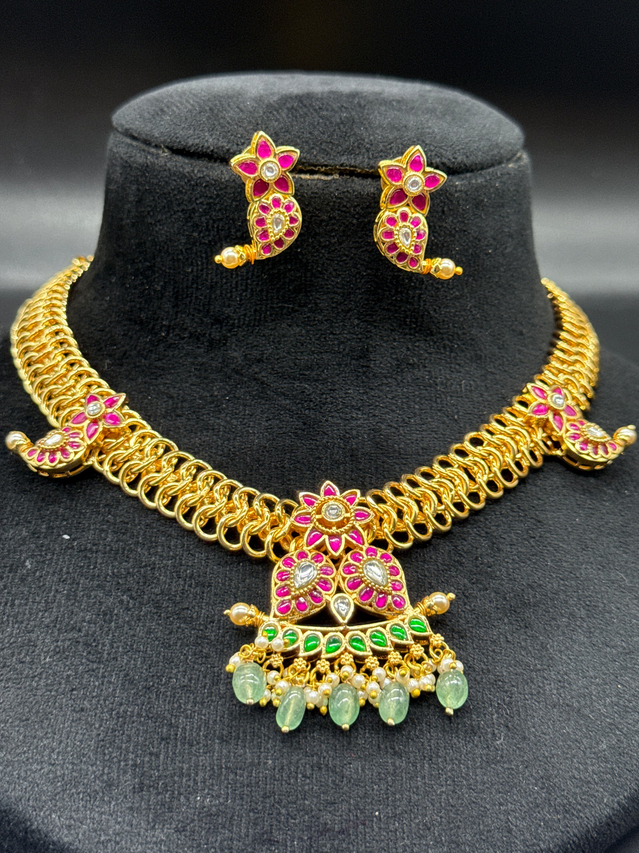 Gold replica chain set