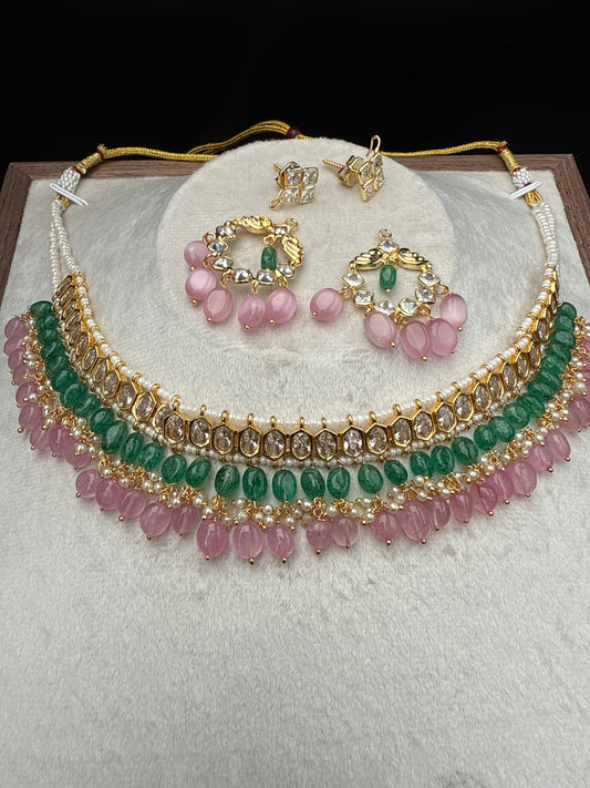 Classic design choker with detachable earrings screw type
