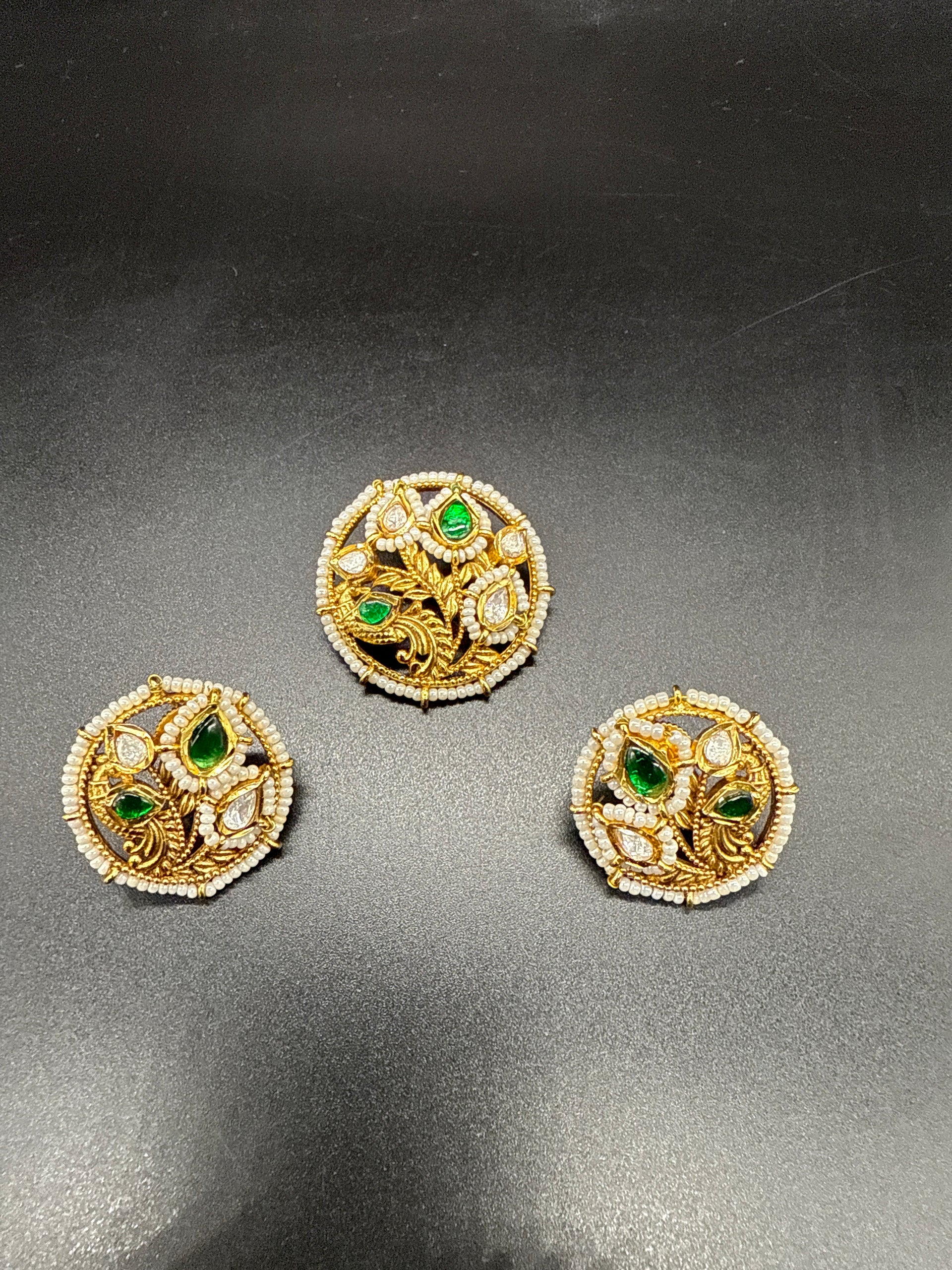 Kundan pendent set