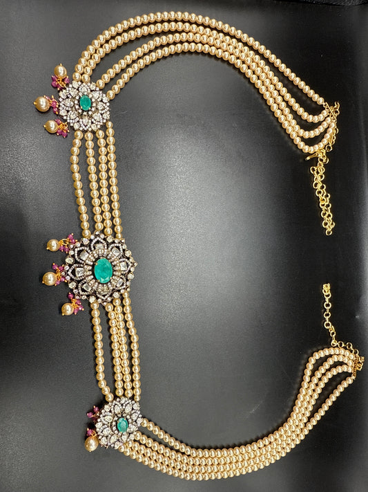 Victoria pendent pearls hip belt
