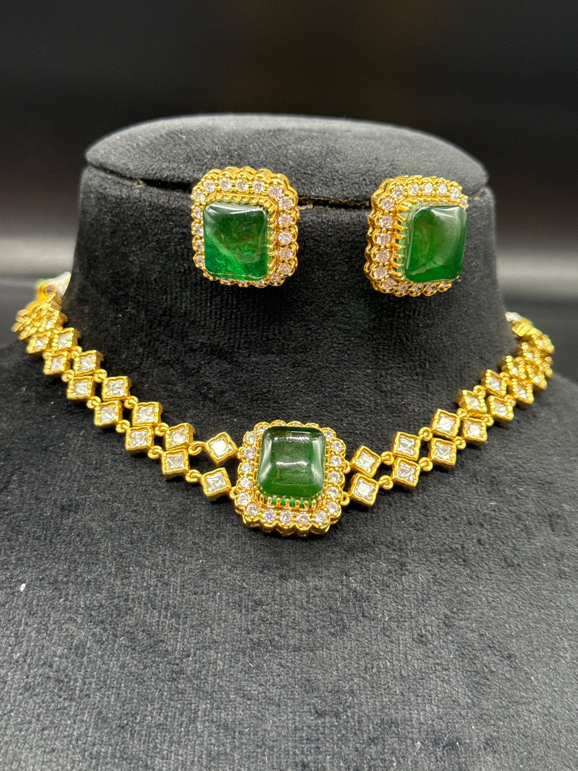 Mozonite  emerald 2chain set