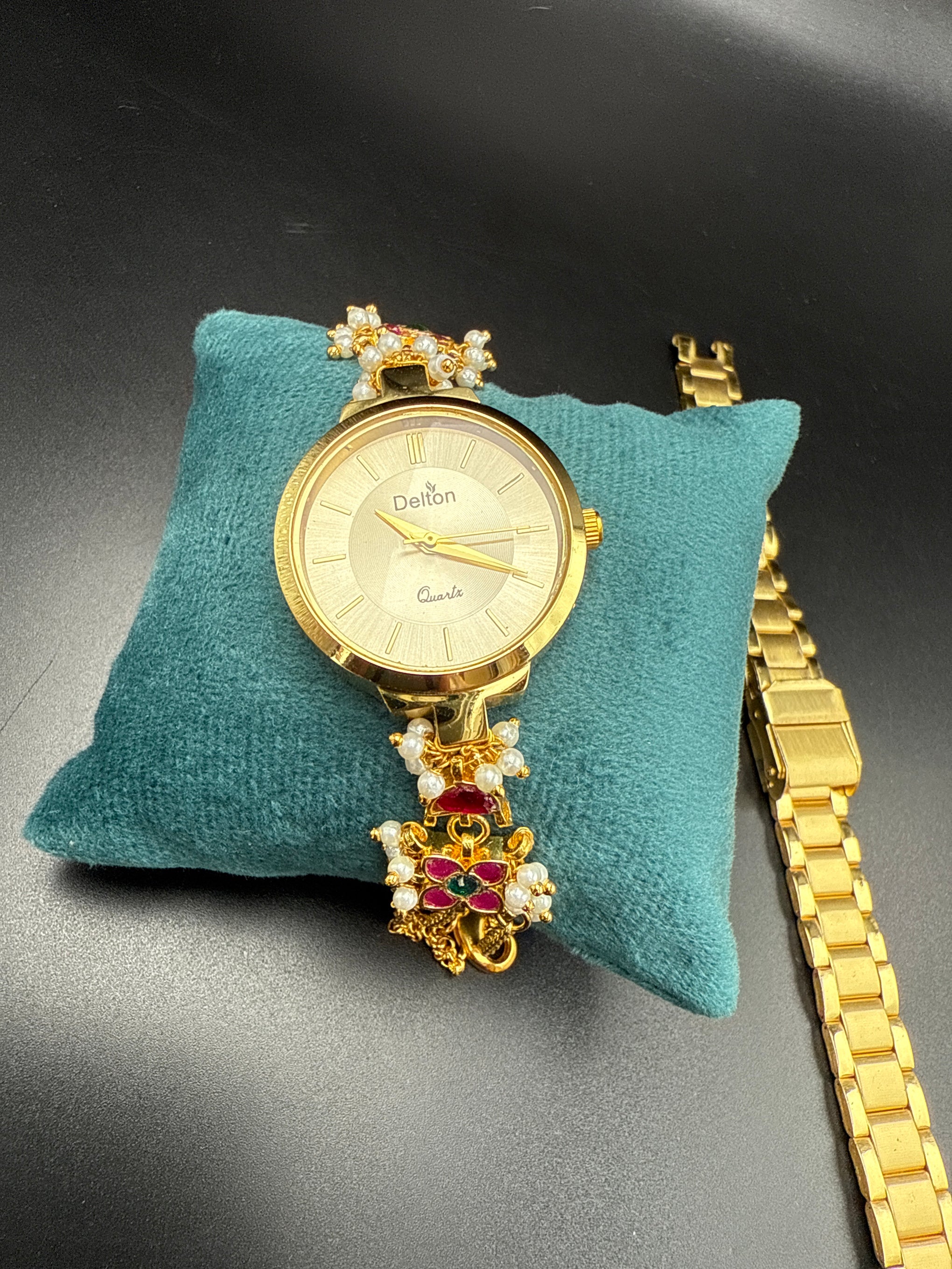 Kundan band with round dial watch