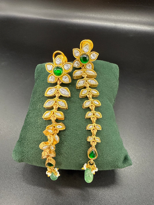 Kundan earrings with screw