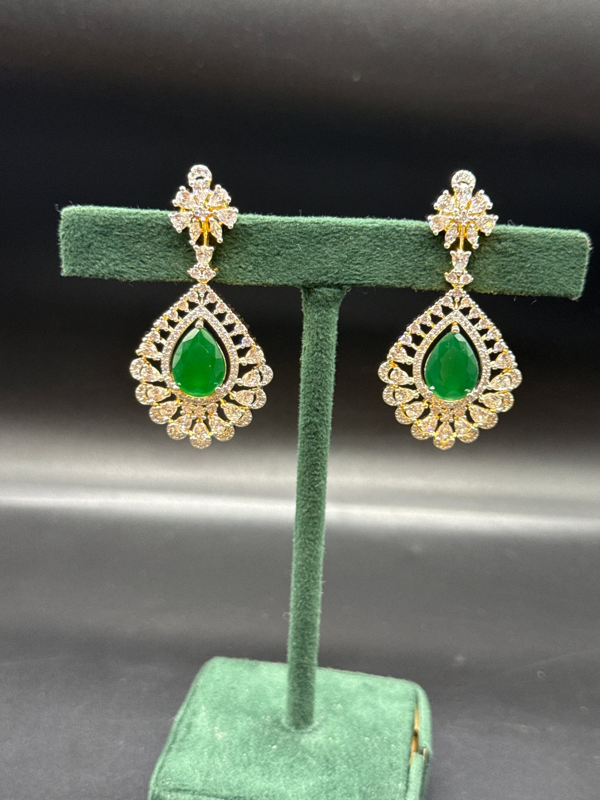 Emerald hangings in diamond finish
