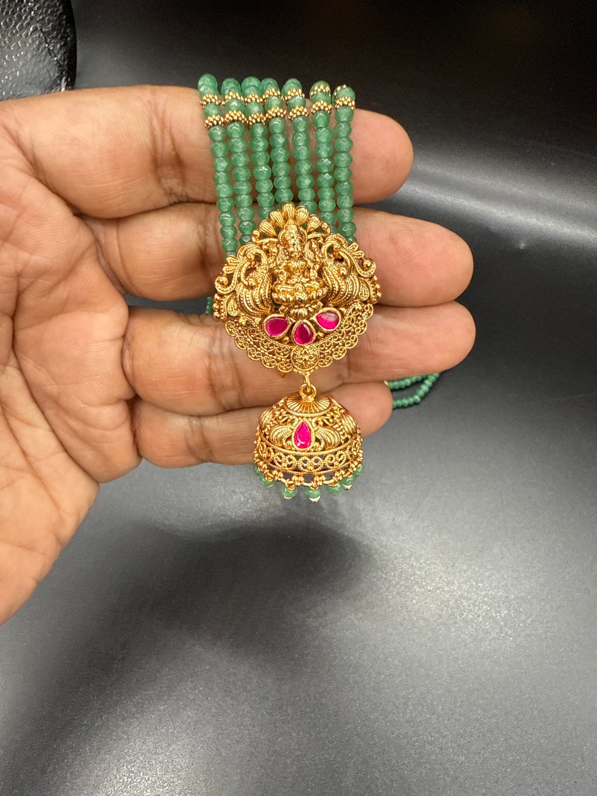 Five Lakshmi pendent beads Jada