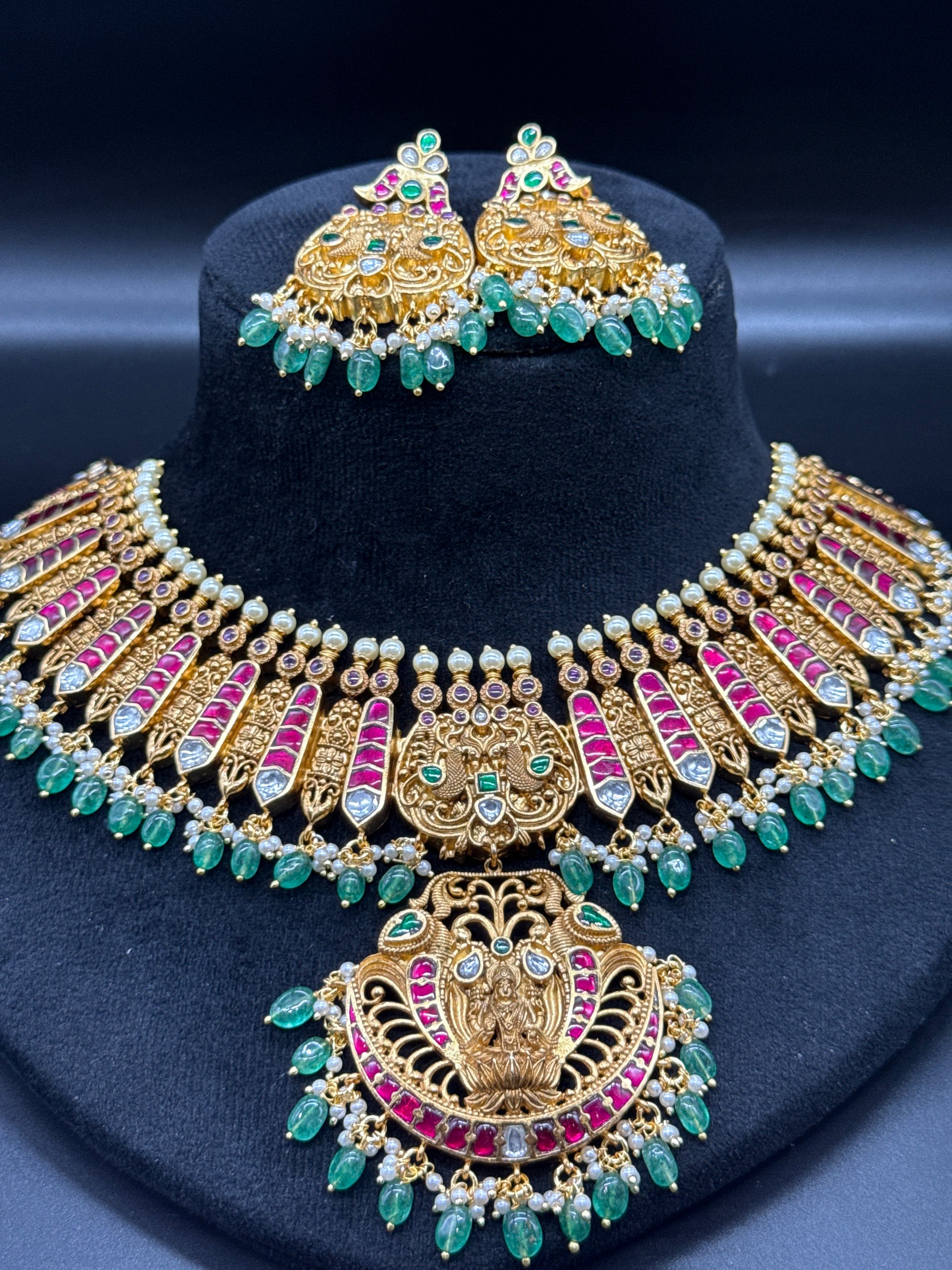 Kundan nakshi set