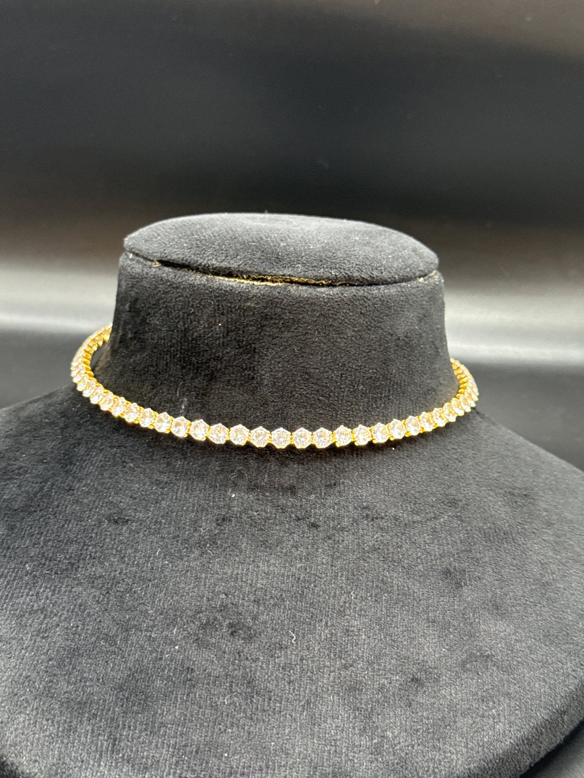 Stone choker