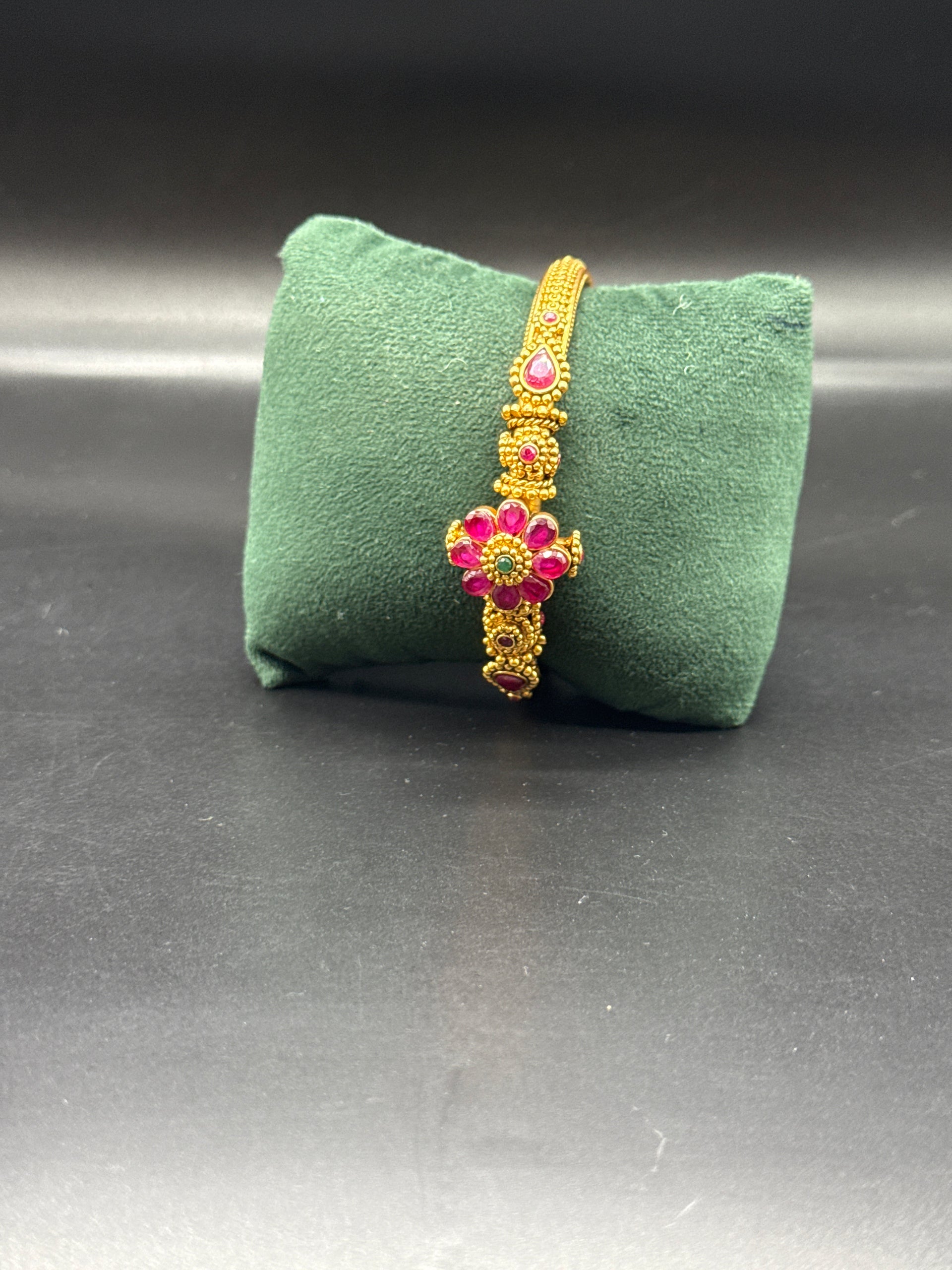 Ruby flower Kara