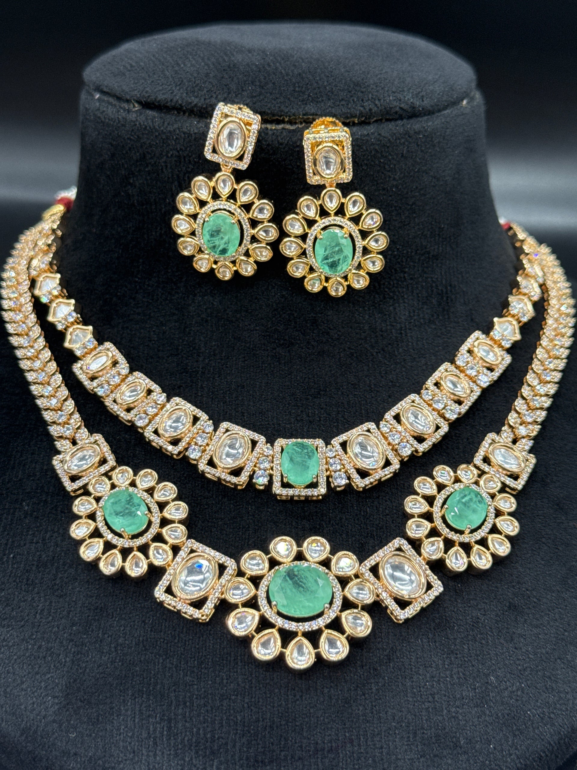 Polkinecklace set with mint emerald stone