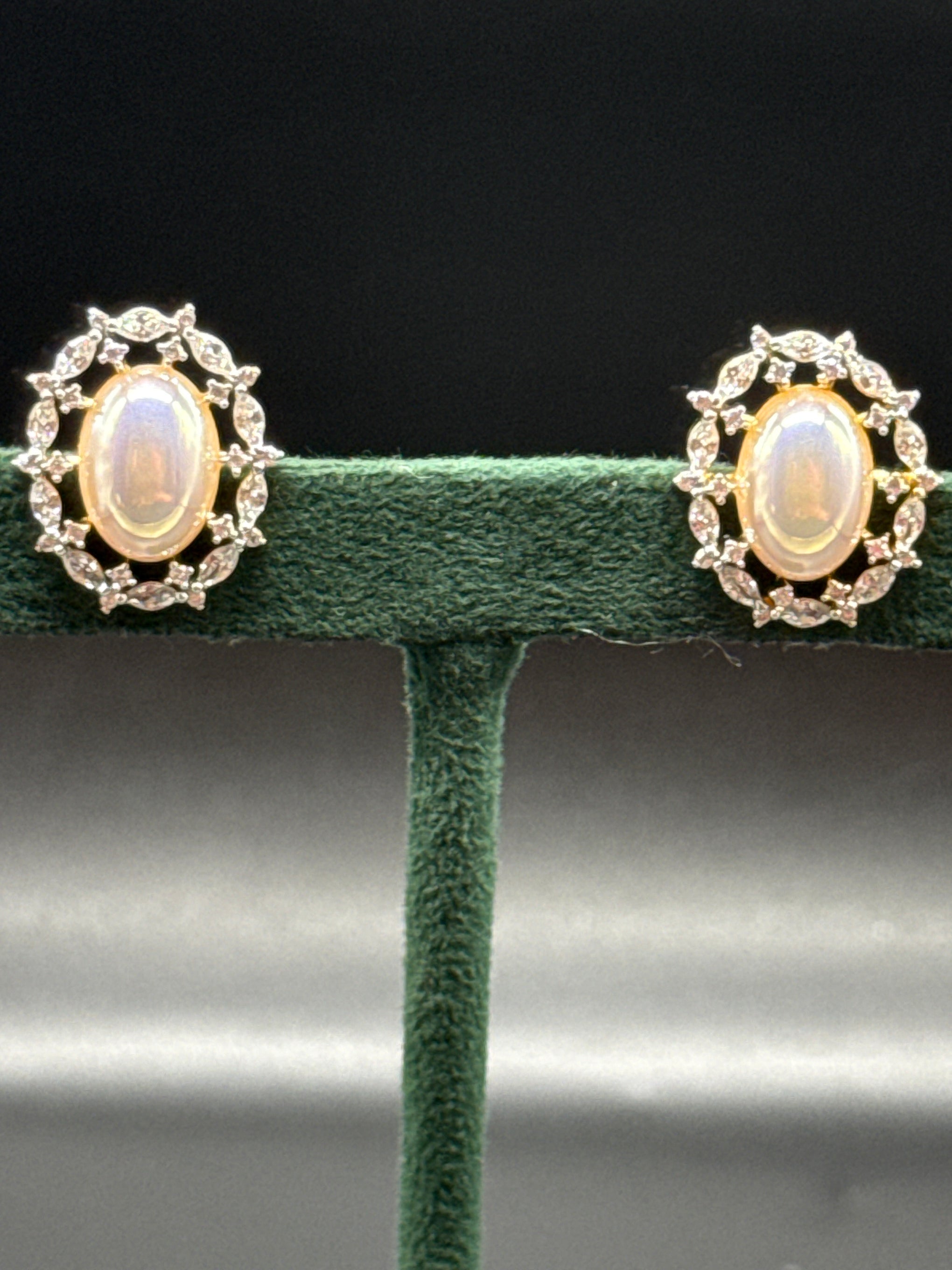 Pearl diamond stud