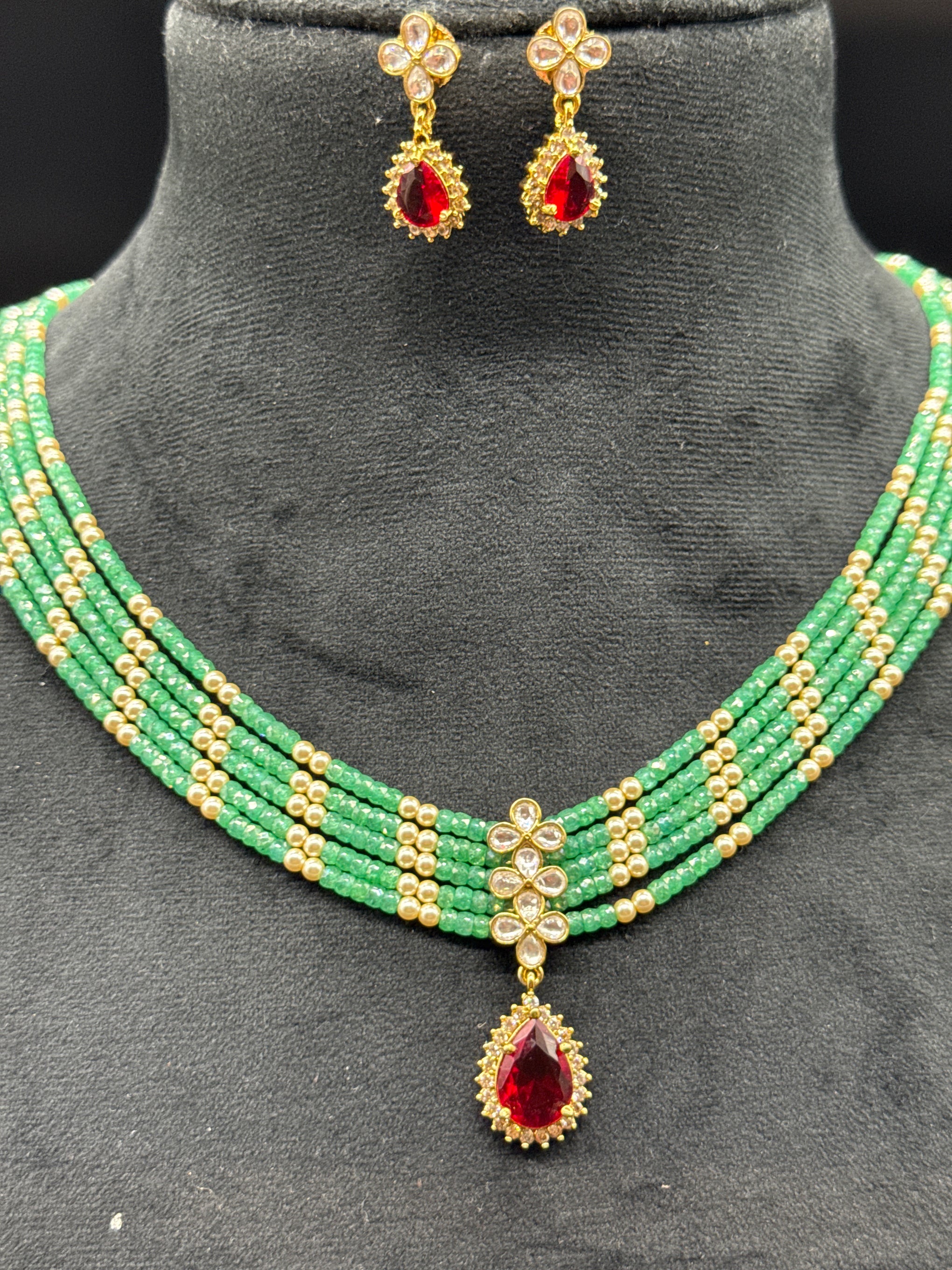 Emerald beads set