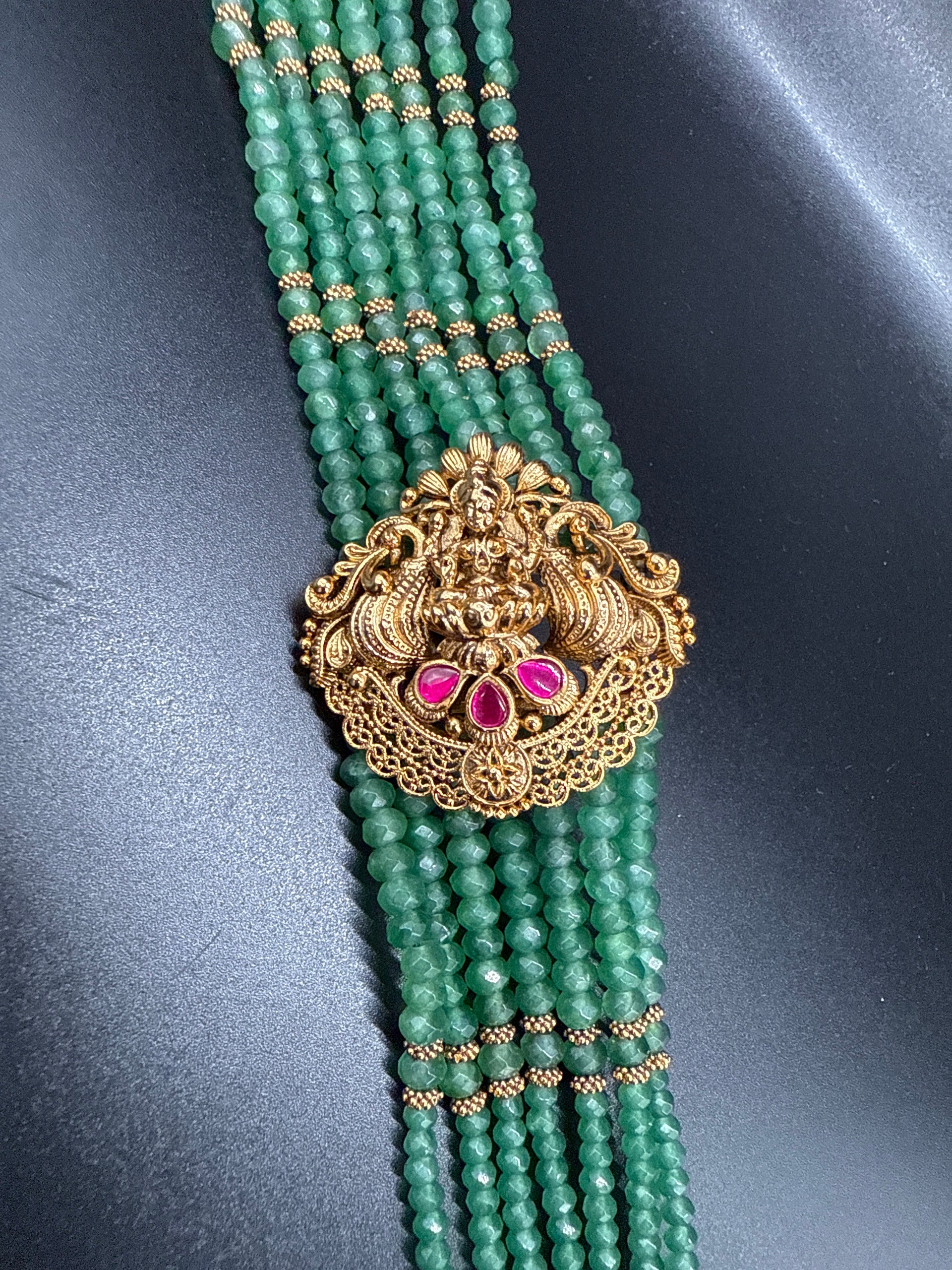 Five Lakshmi pendent beads Jada