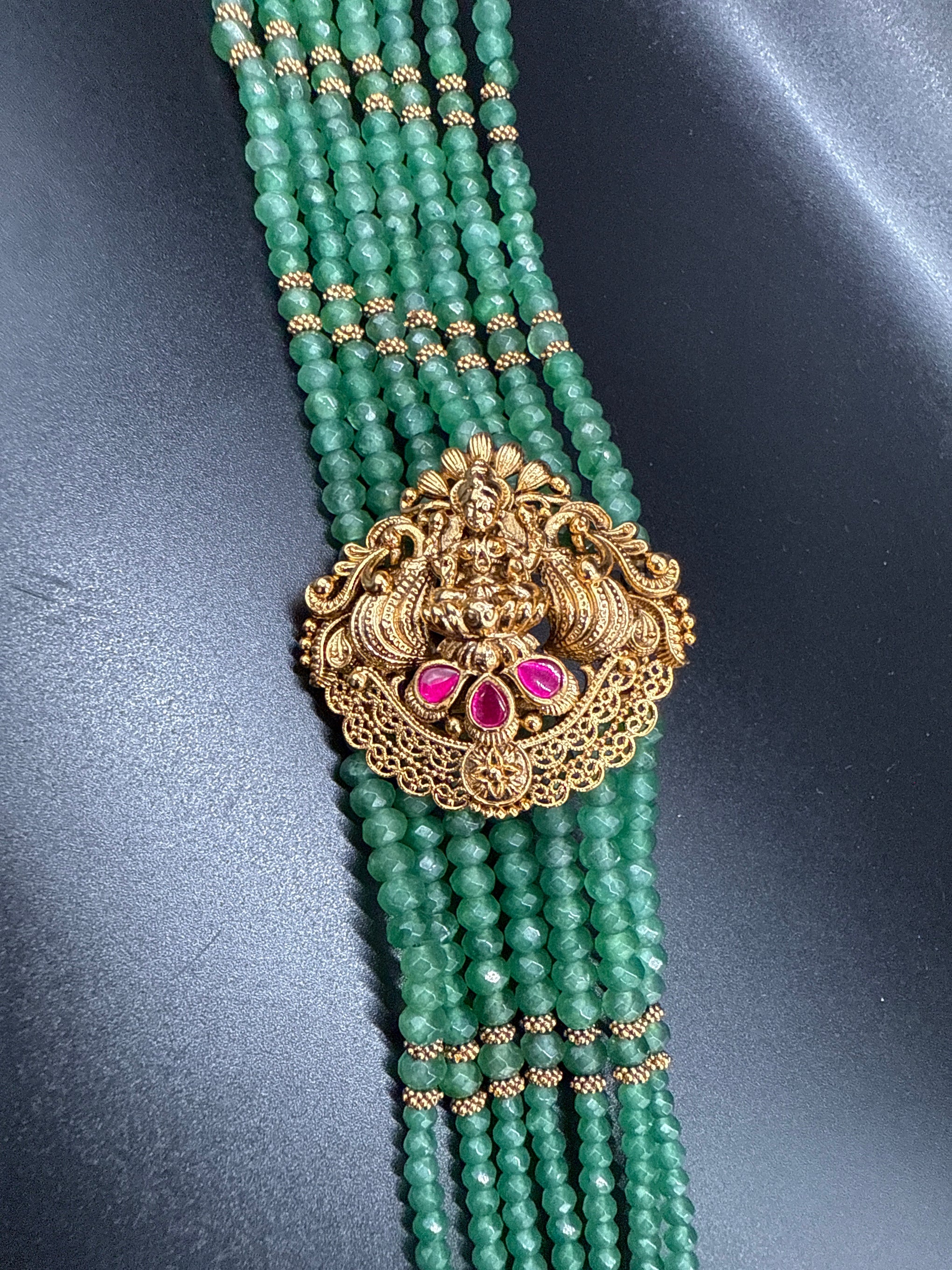 Five Lakshmi pendent beads Jada