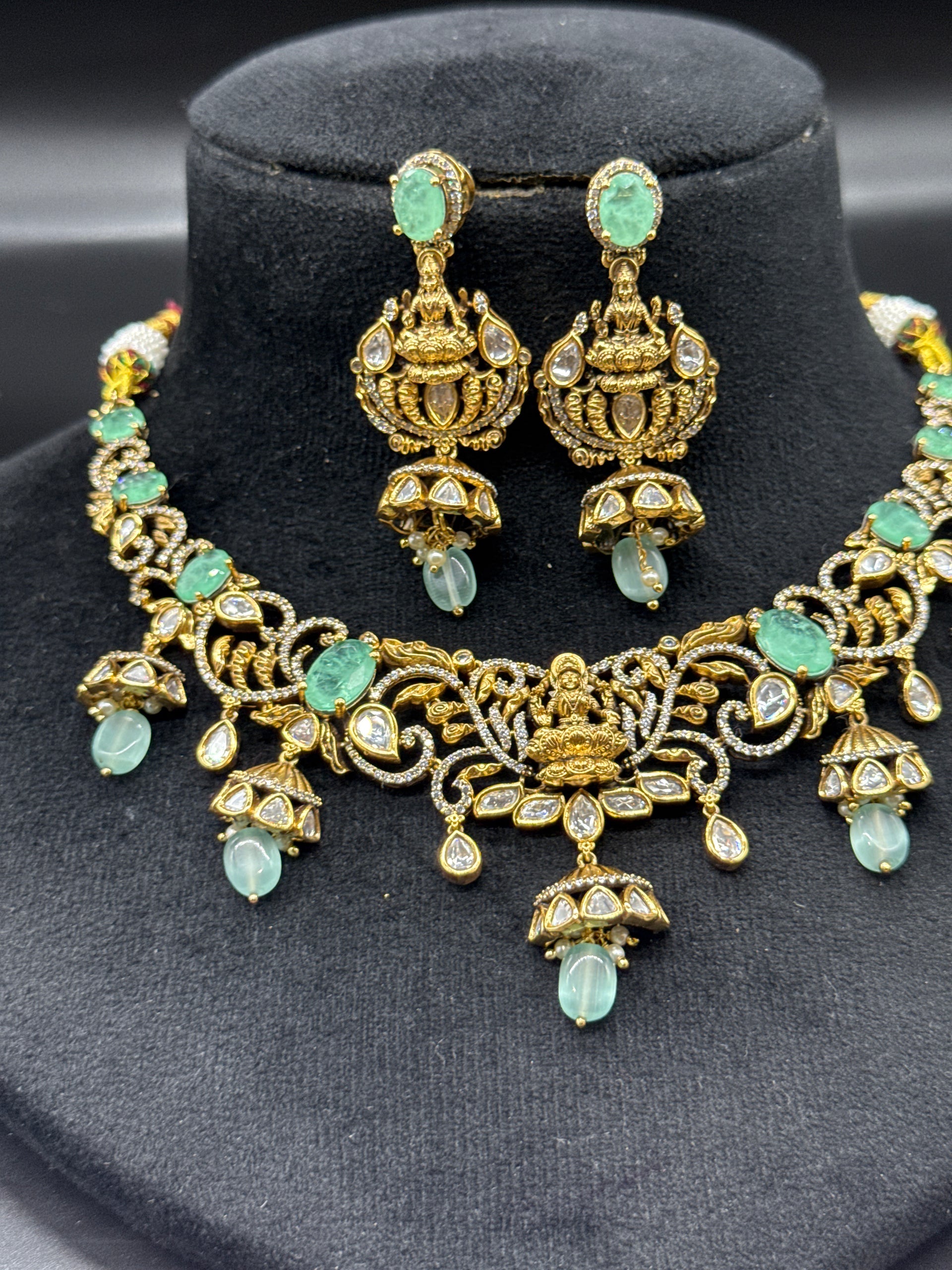 Laxmi Victorian set in mint