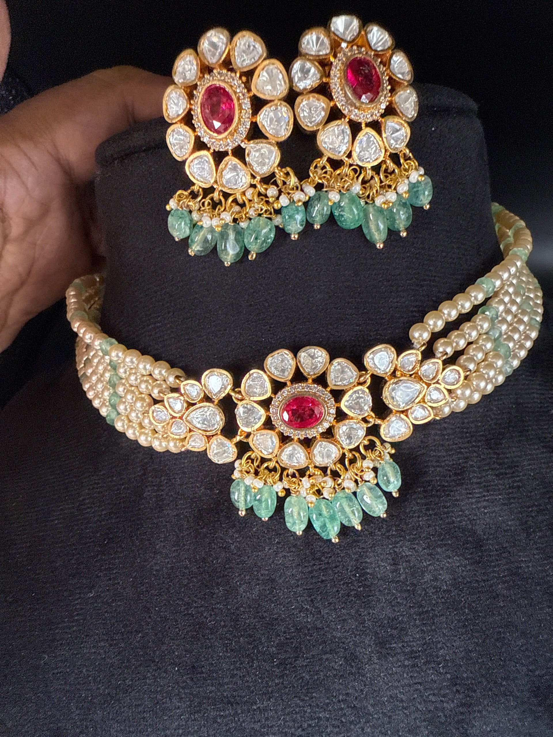 Mozonite pearl choker