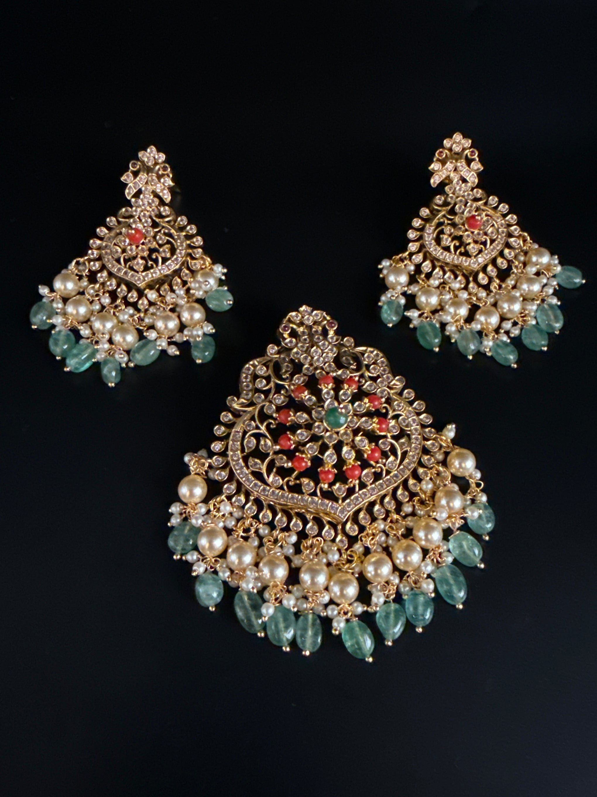 Coral pendant set