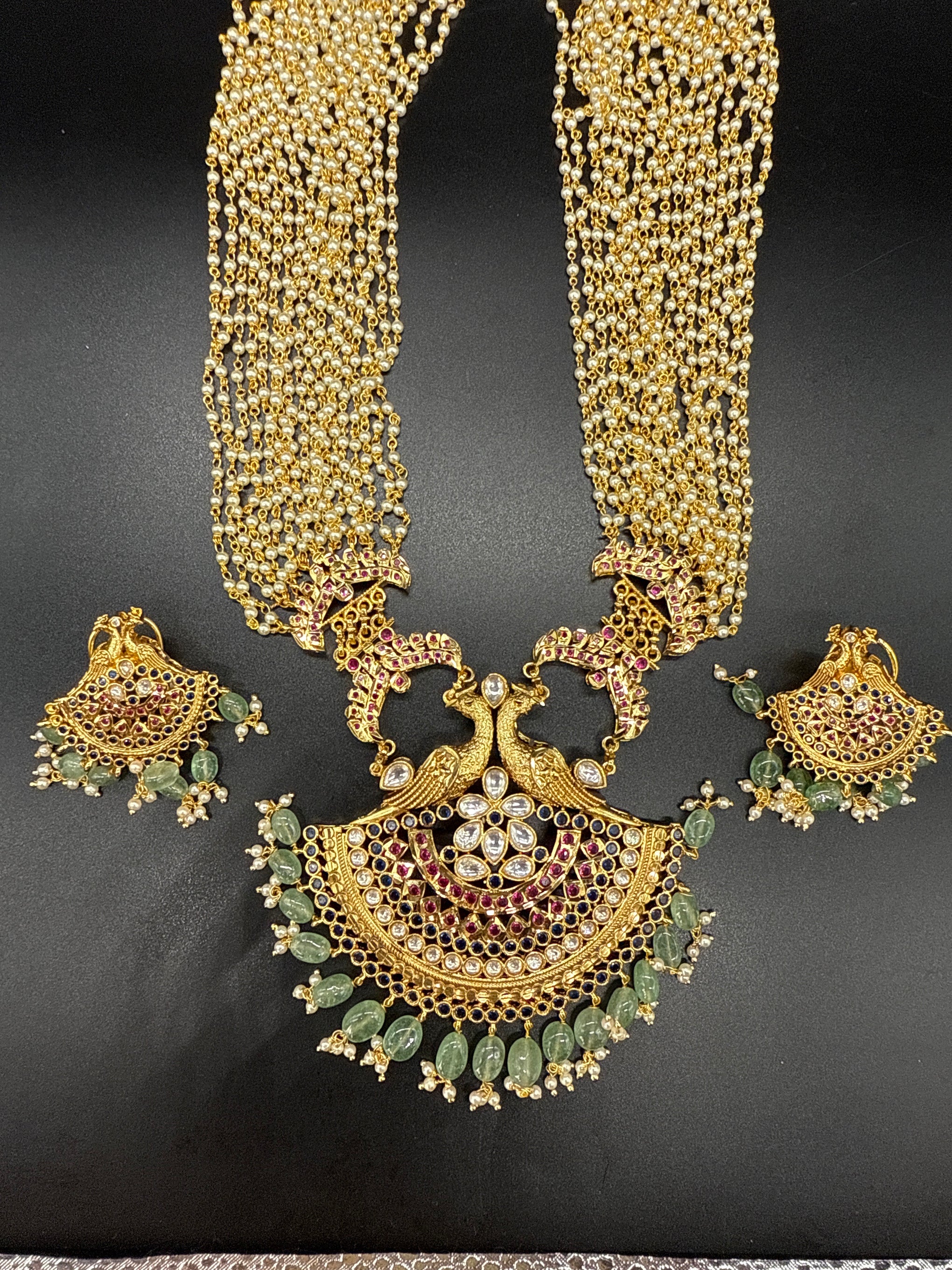 Designer pearl set