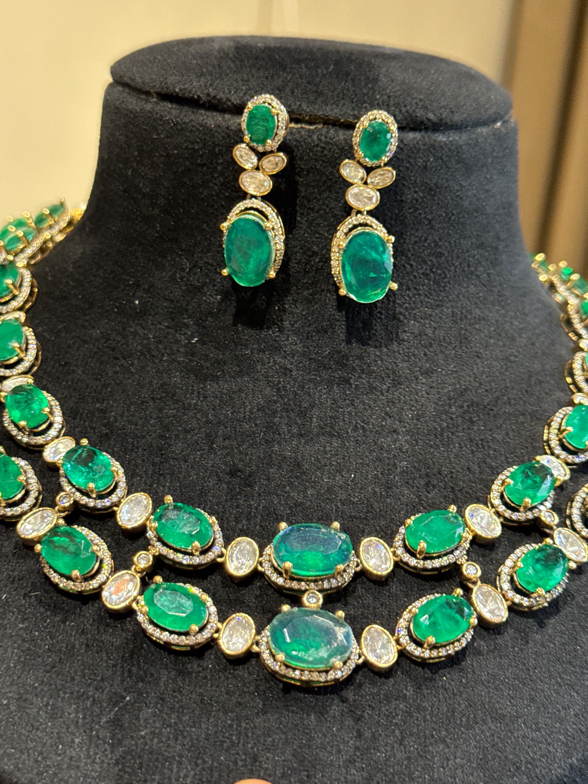 Contemporary double line set