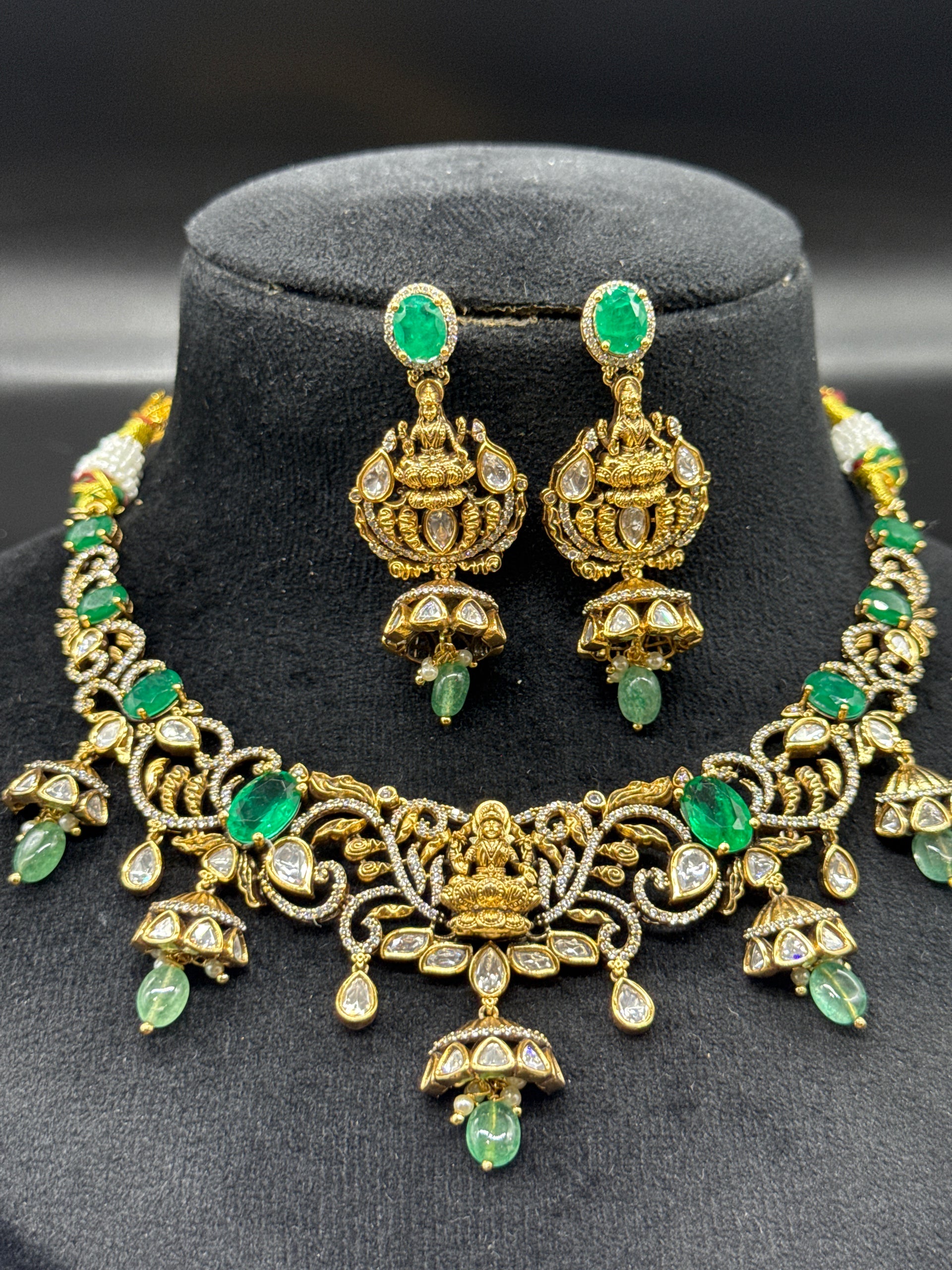 Laxmi Victorian seton emerald