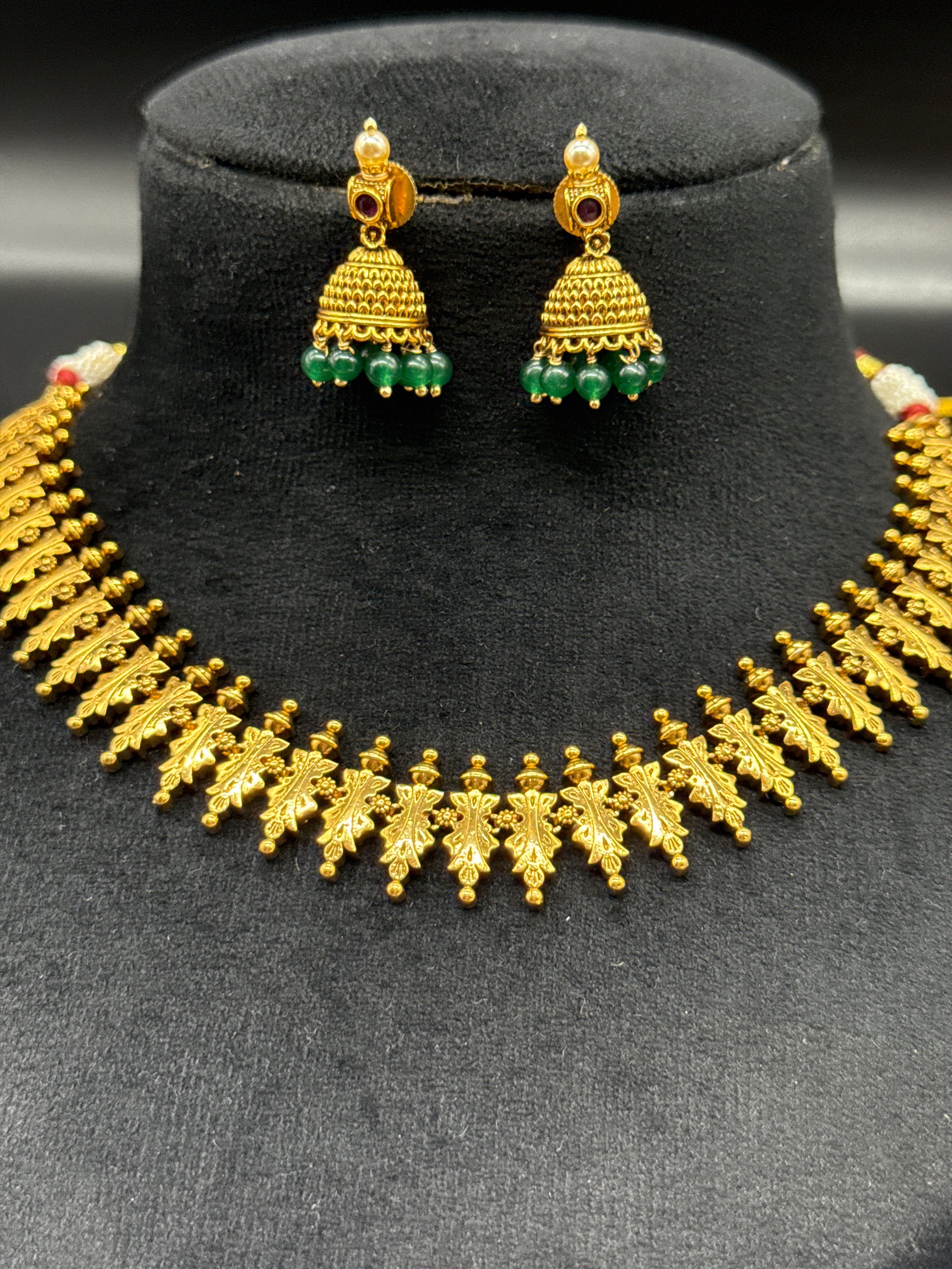 Plain necklace set