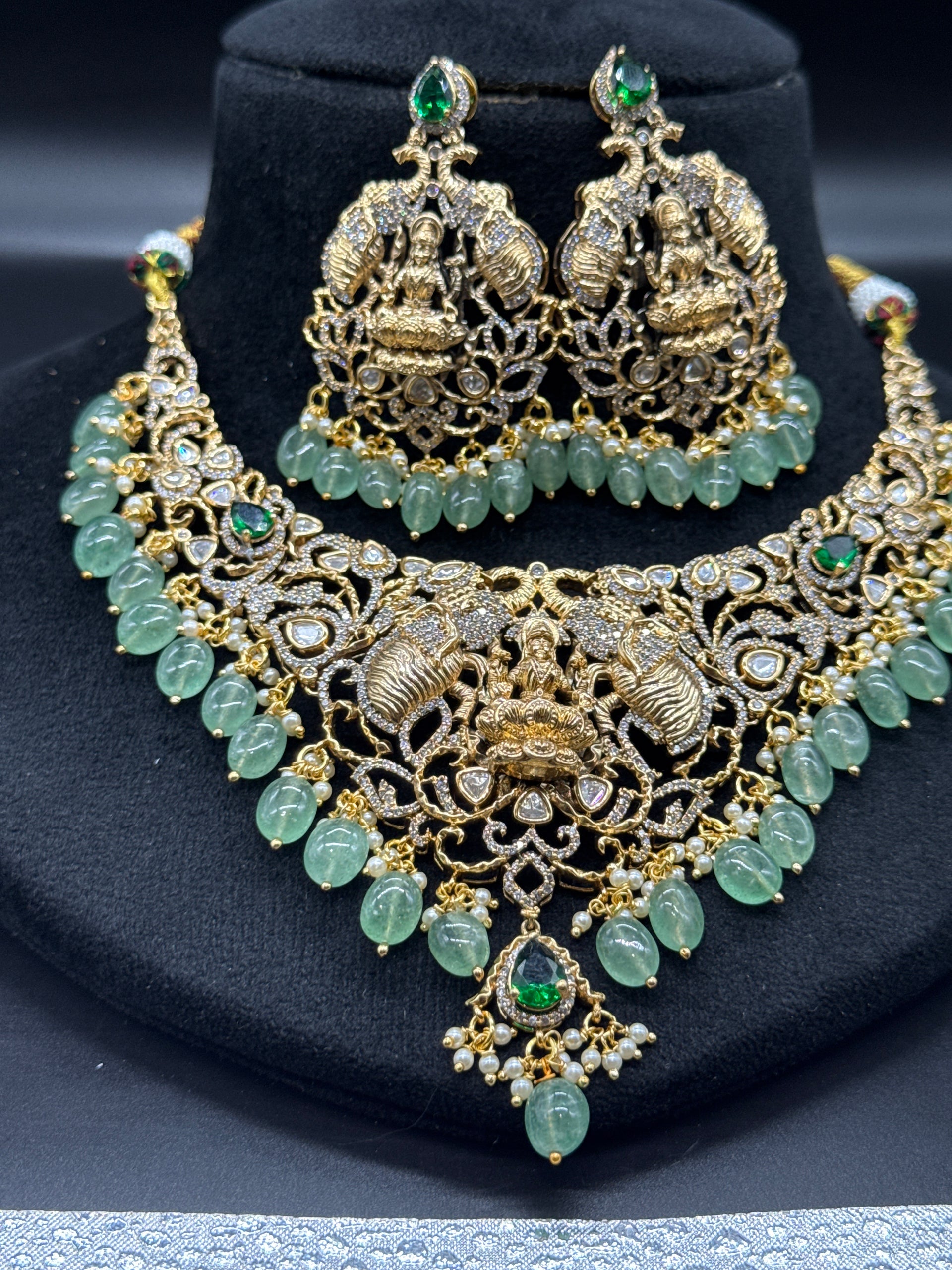 Broad Laxmi set