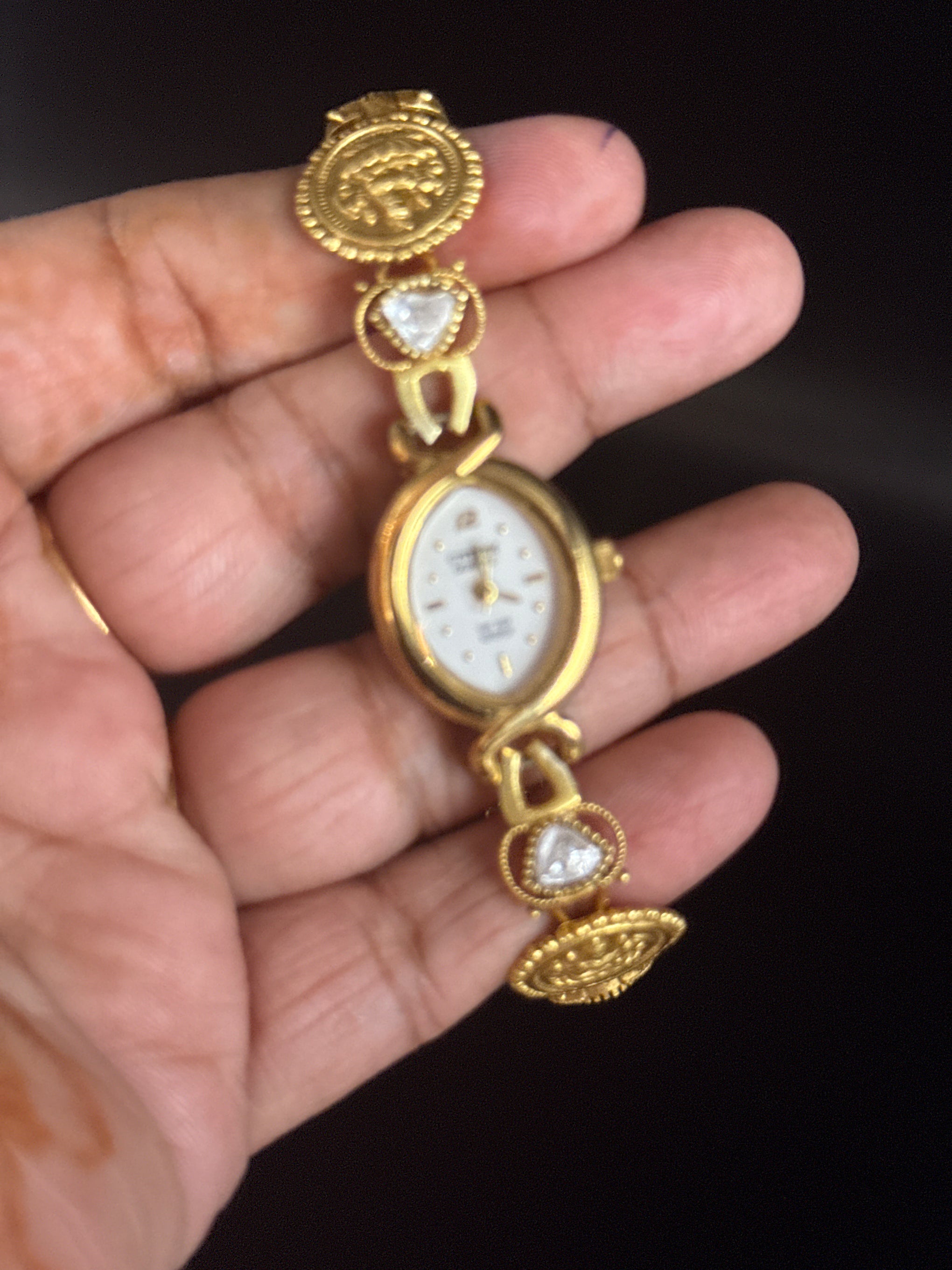 Laxmi mozonite watch