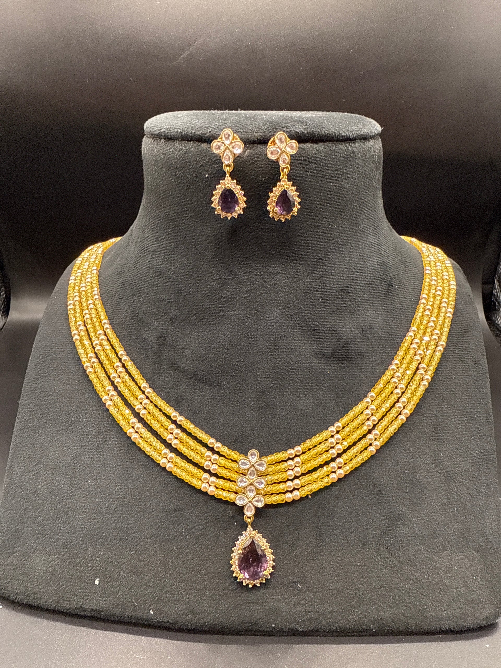 Yellow beads set