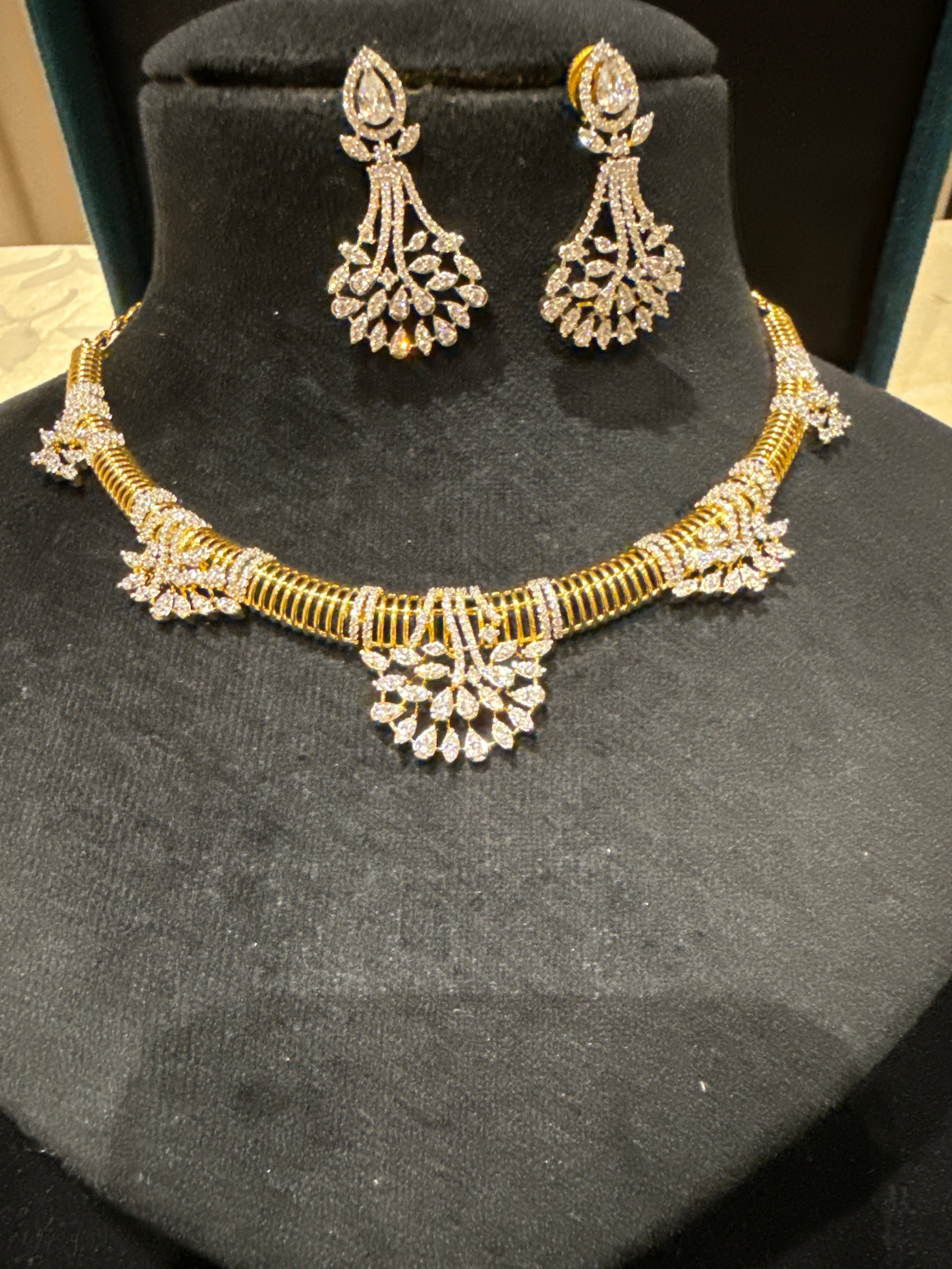 Designer neck set