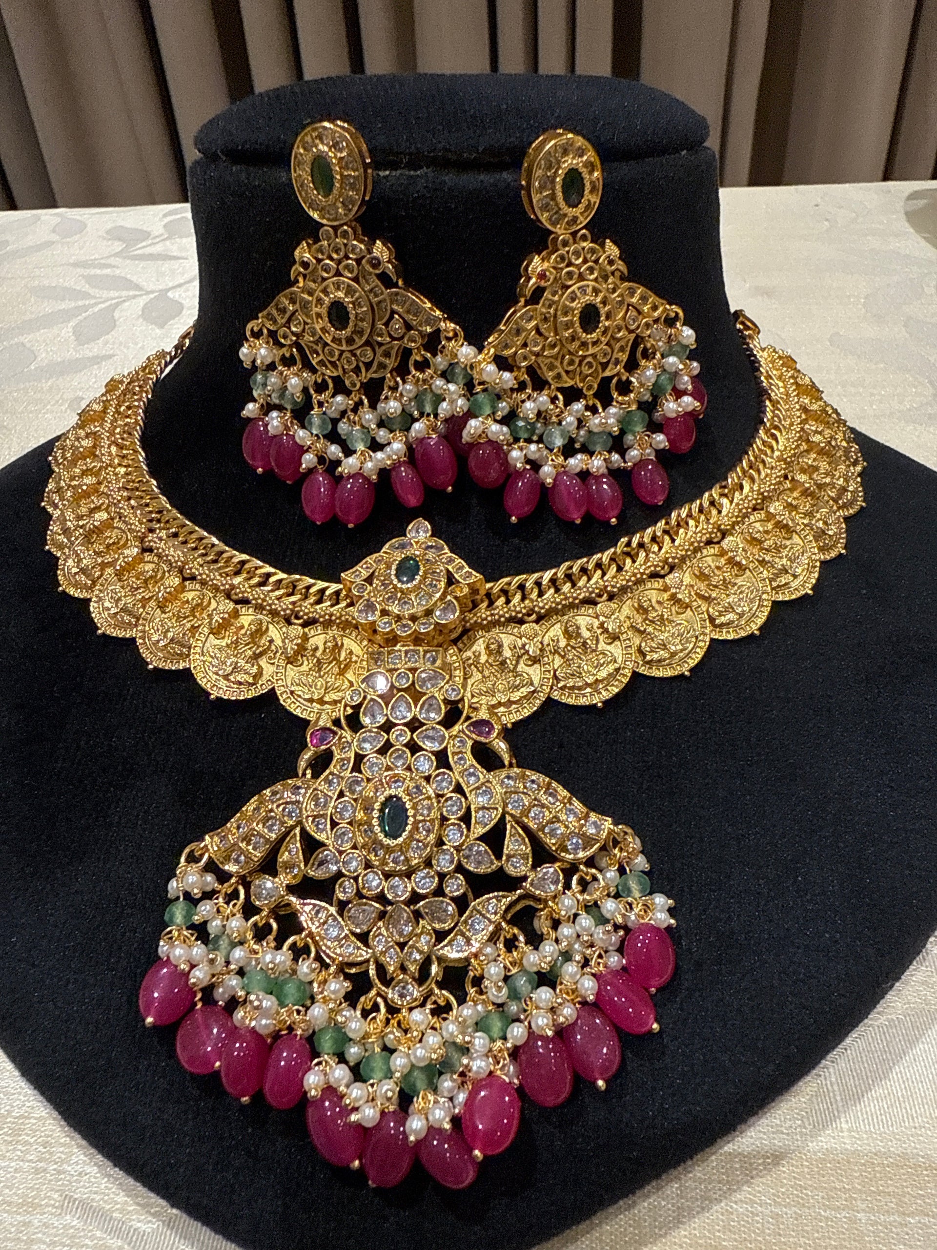 Short jilebi kasu in ruby beads