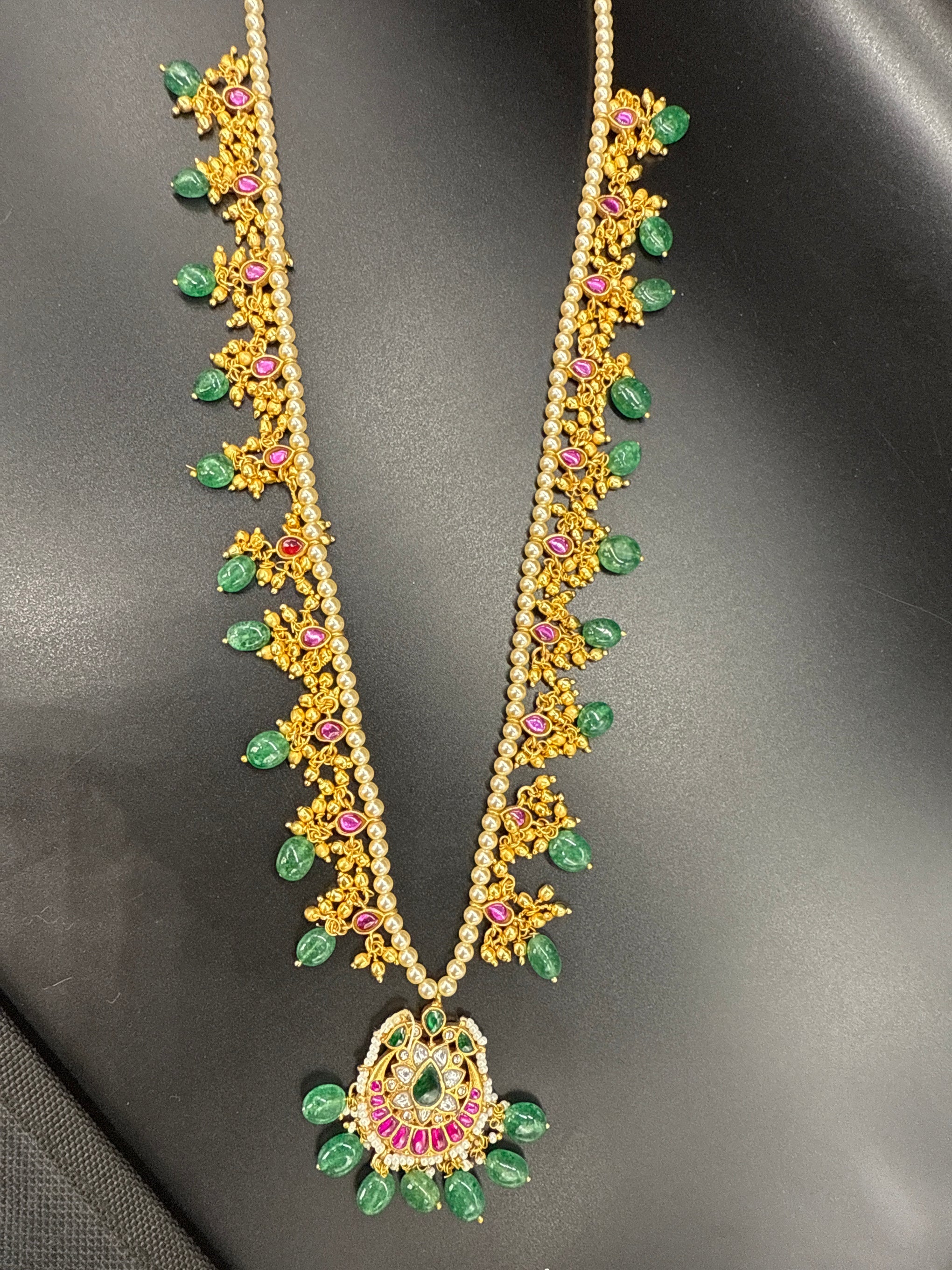 Single line Kundan pearl necklace
