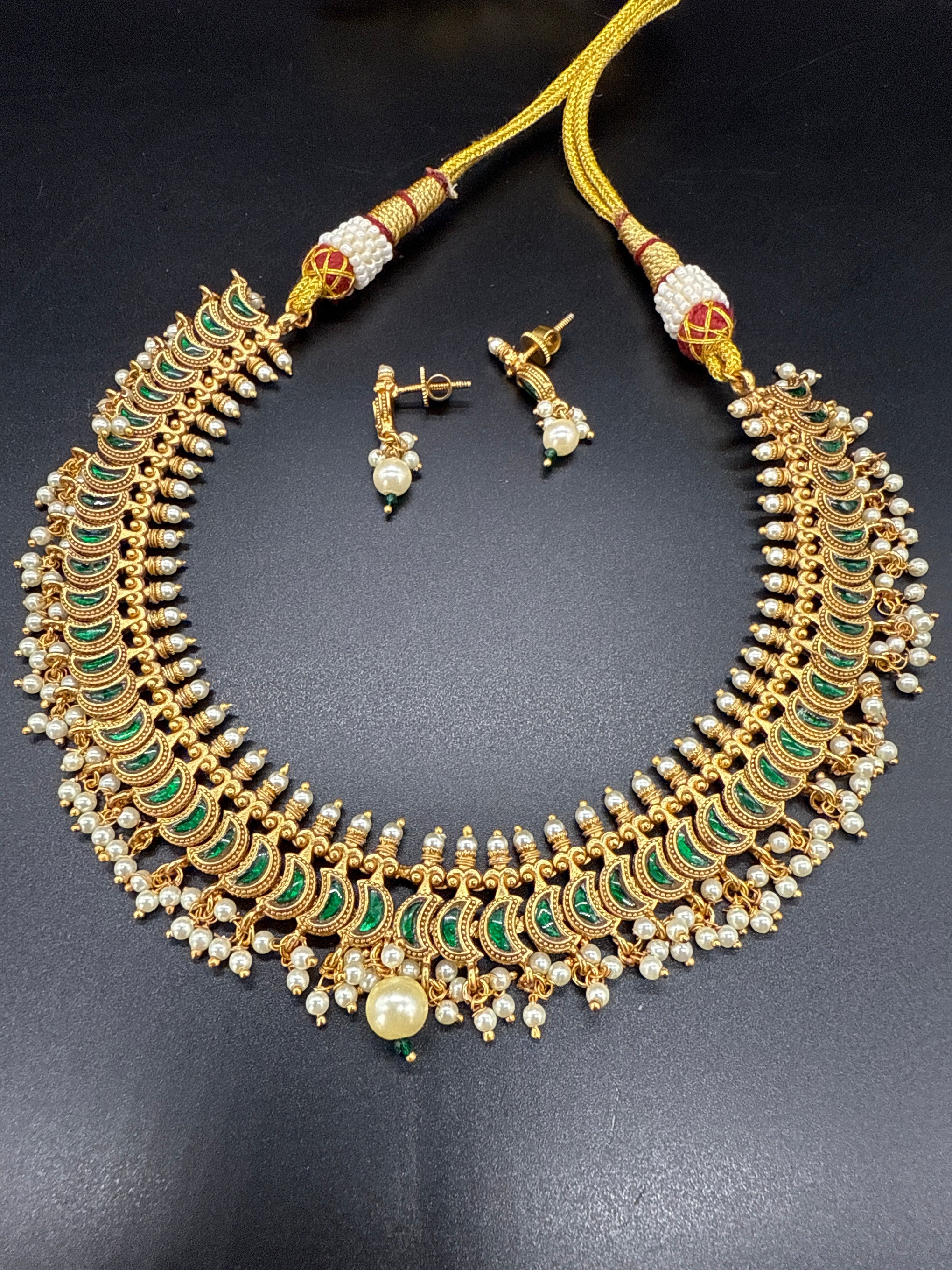 Emerald Kundan neck set with screw type earring