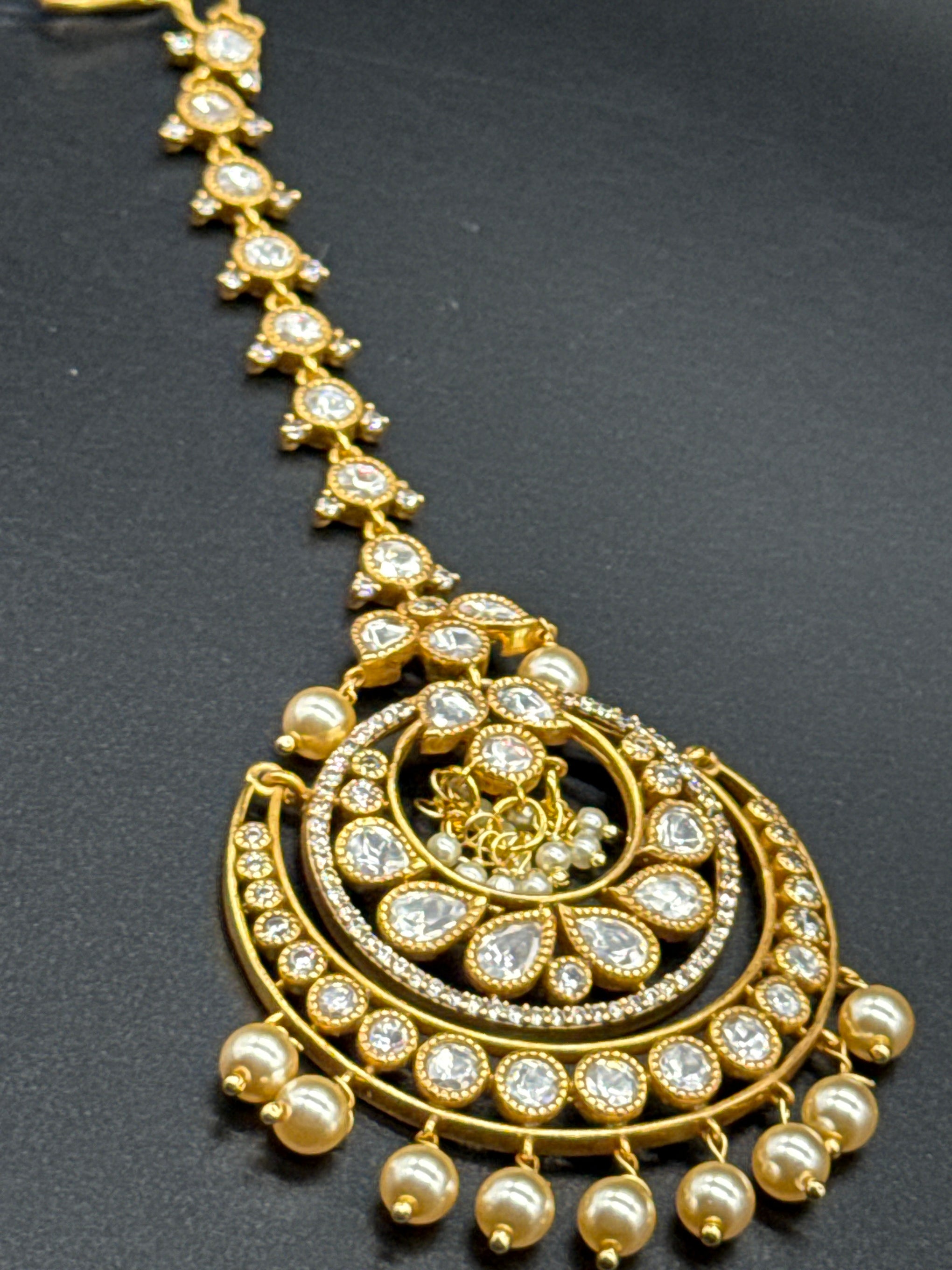 Kundan choker