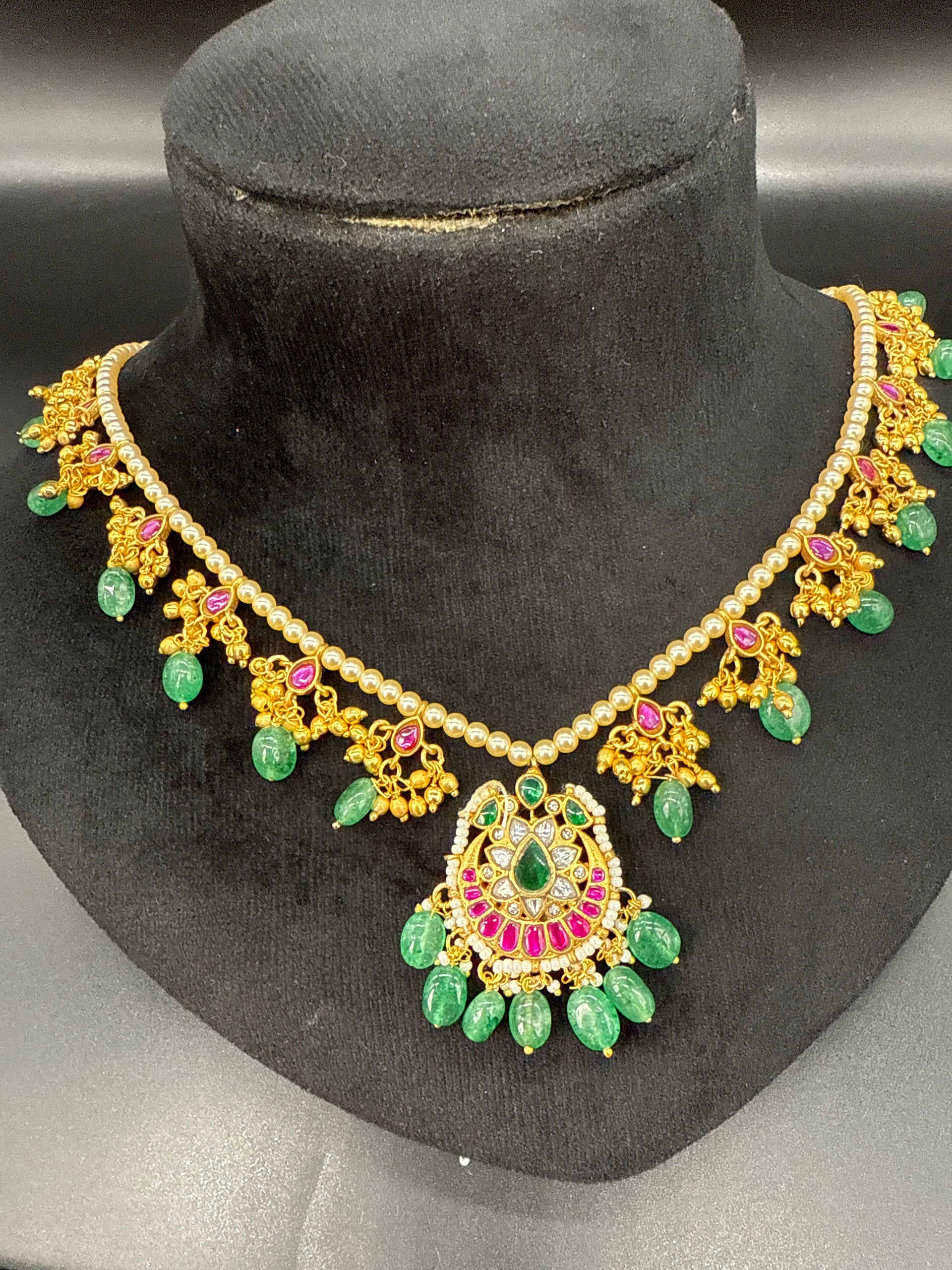 Single line Kundan pearl necklace