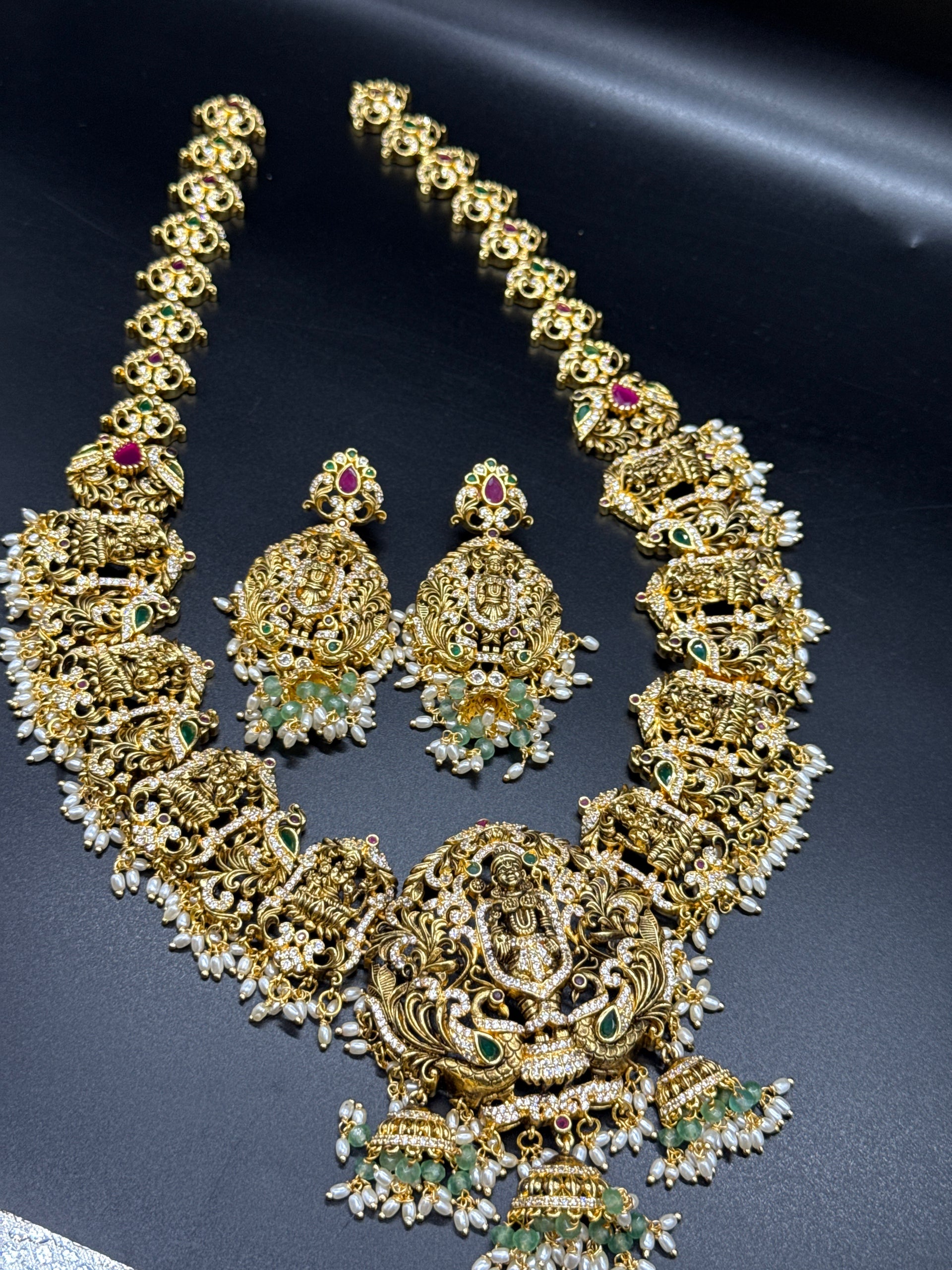 Deep nakshi set