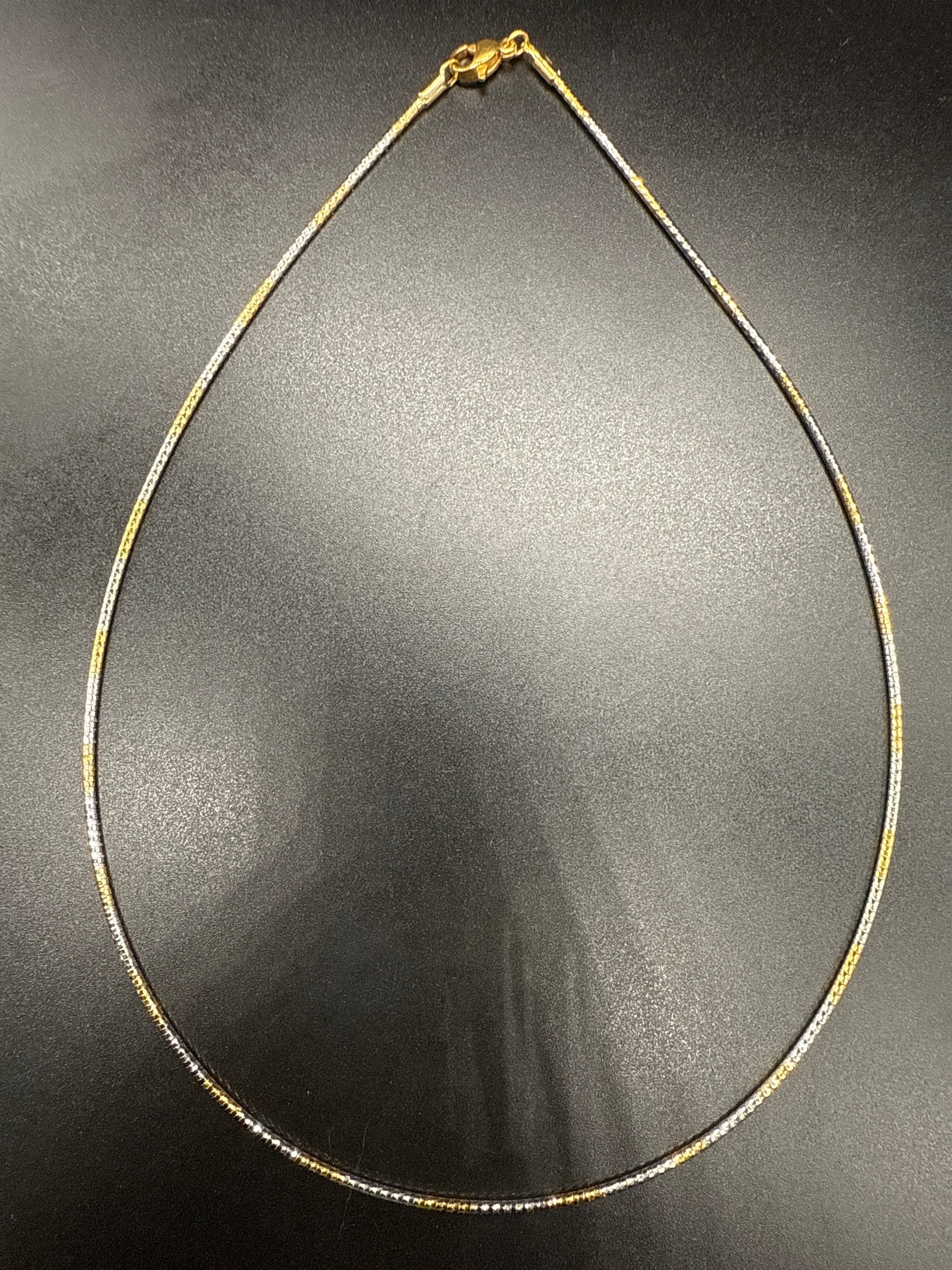 Elegant dual tone chain