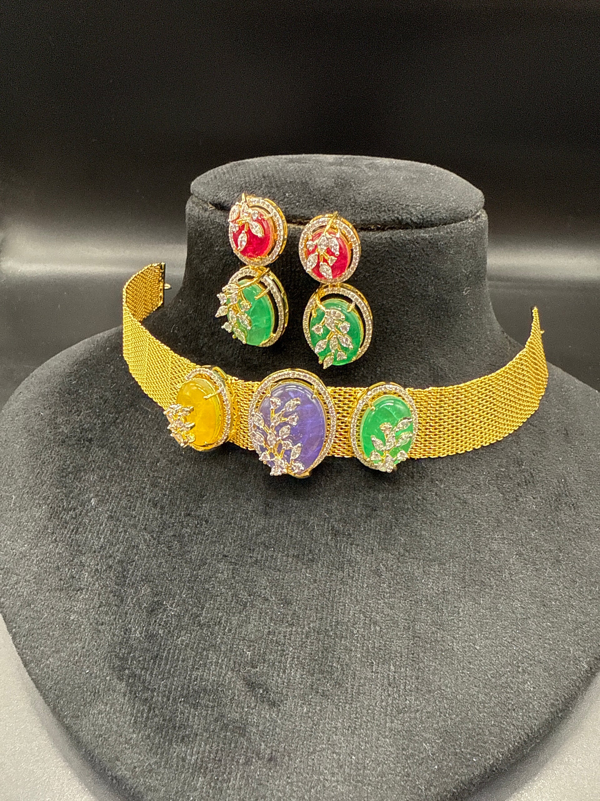 Flat chain choker in navratan