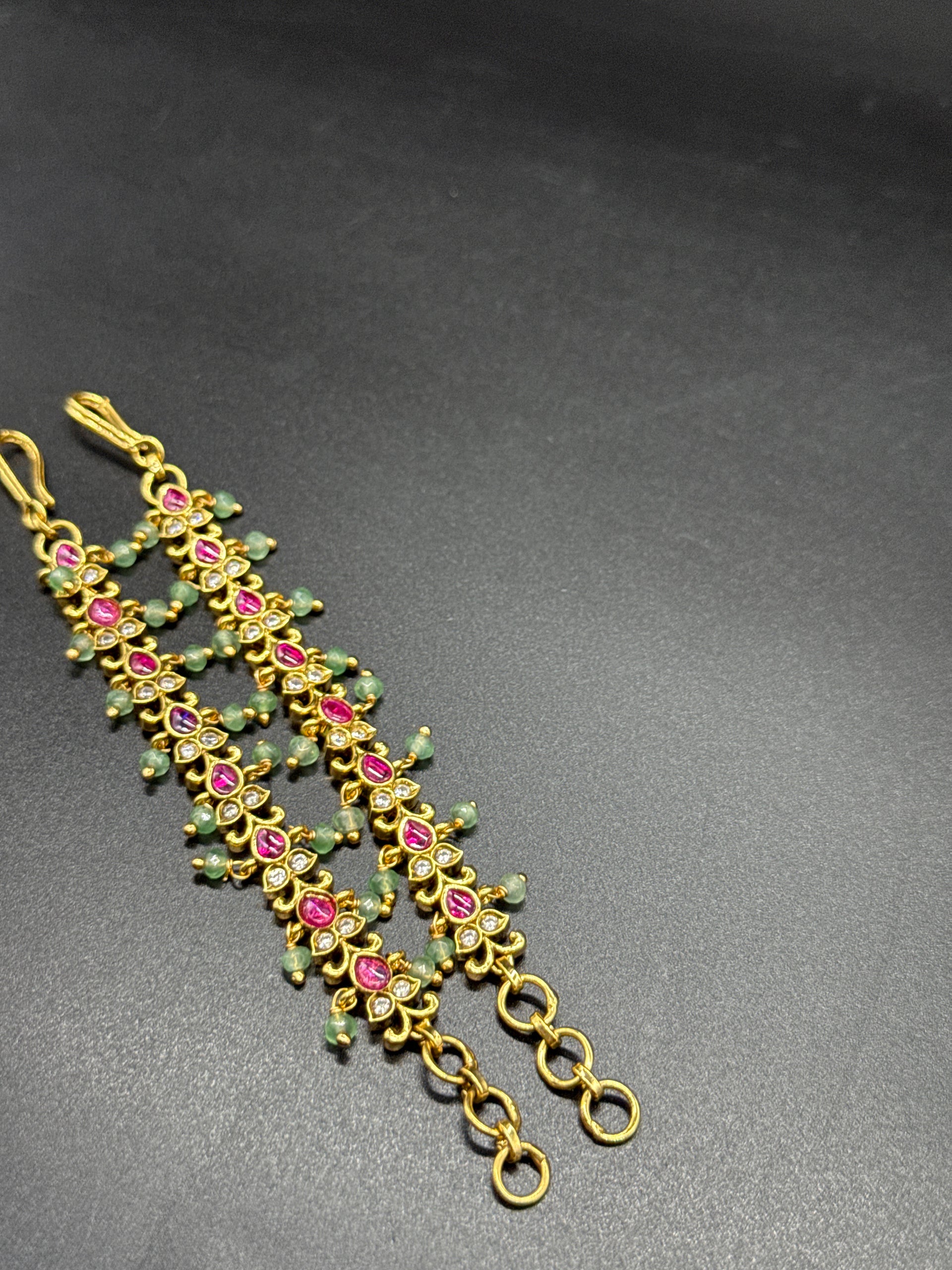 Kempu earchains
