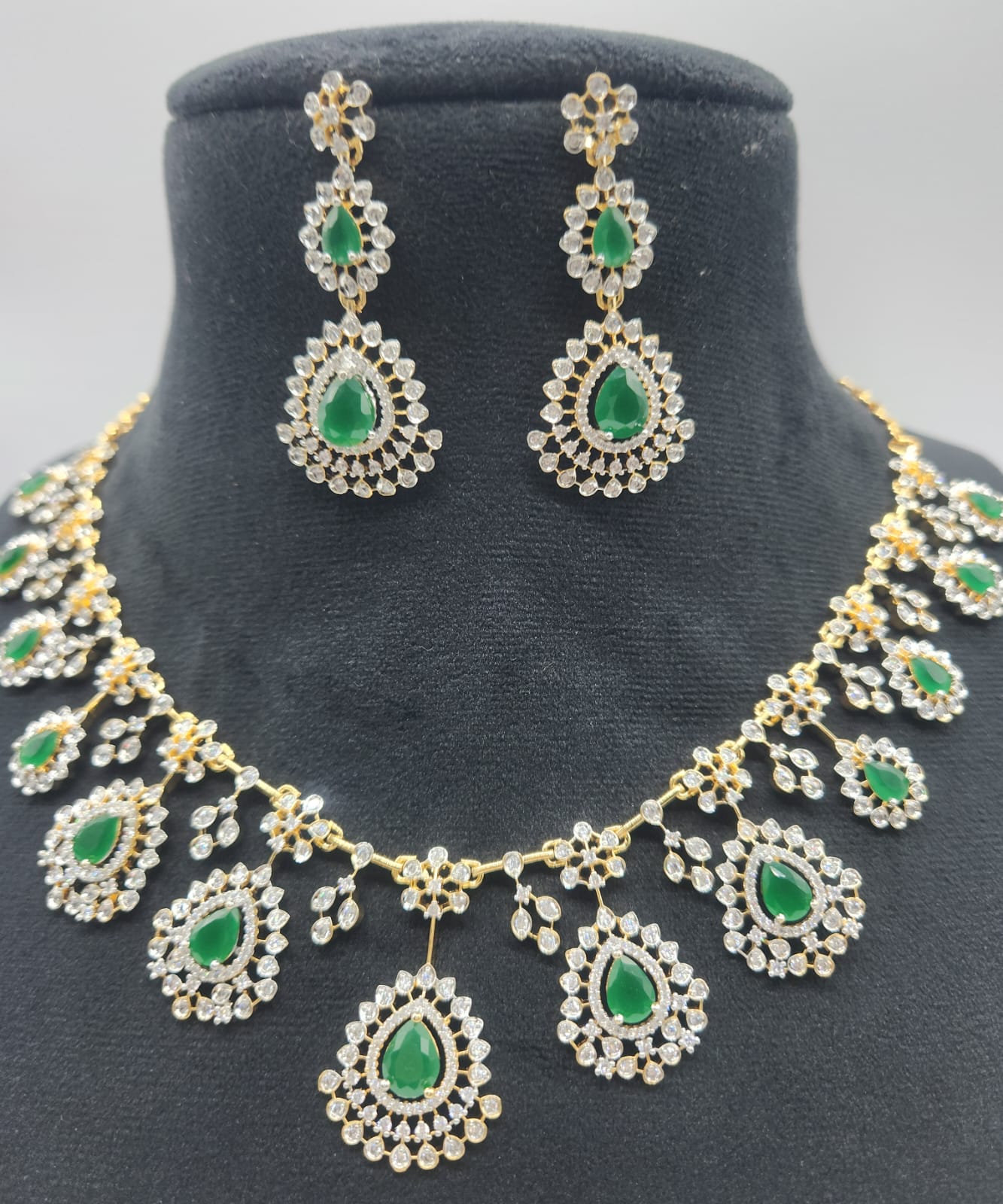CZ-Diamond finish neck set in Emerald