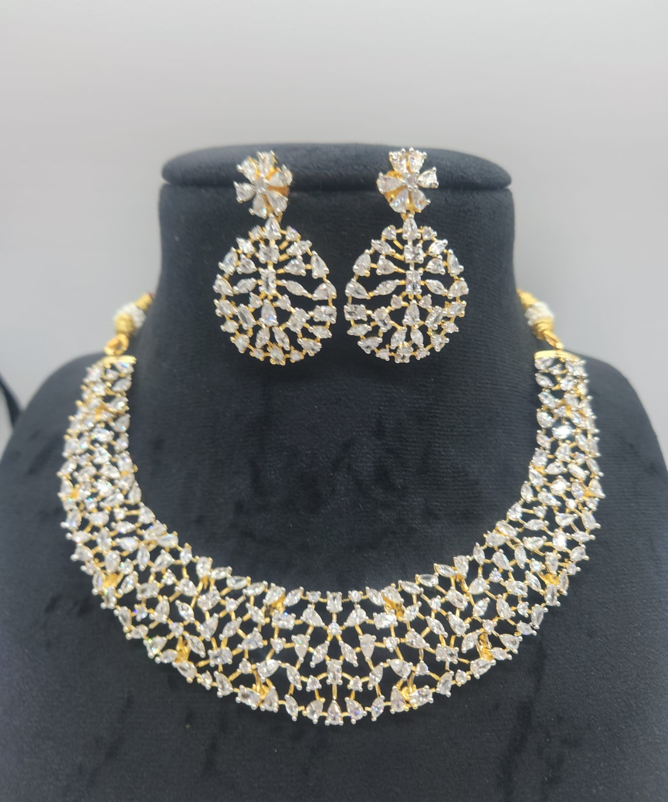 Swarovski neck set