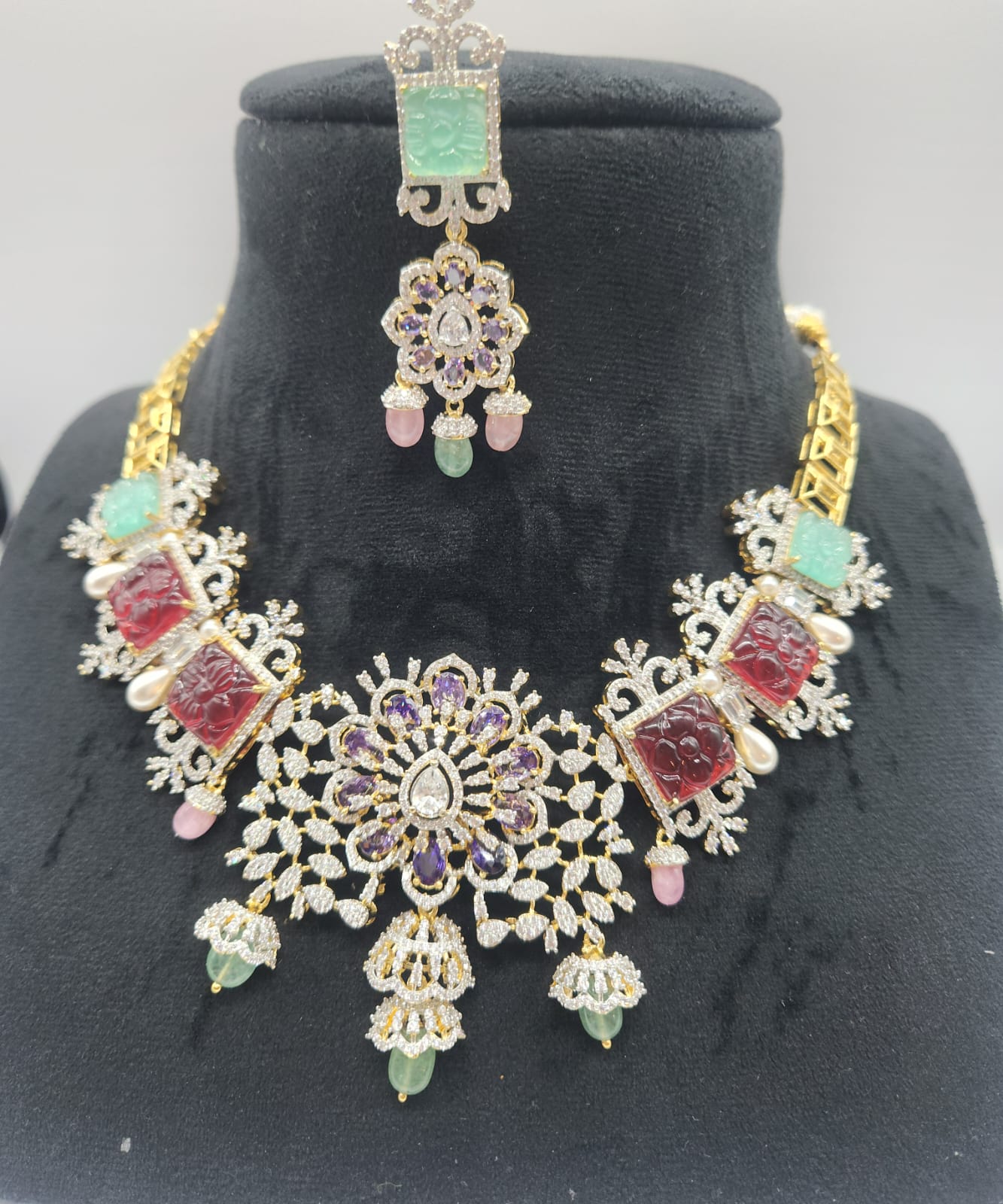 CZ-carved stone necklace set