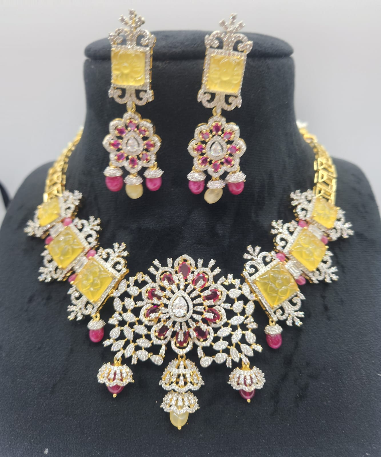 CZ-carved stone necklace set