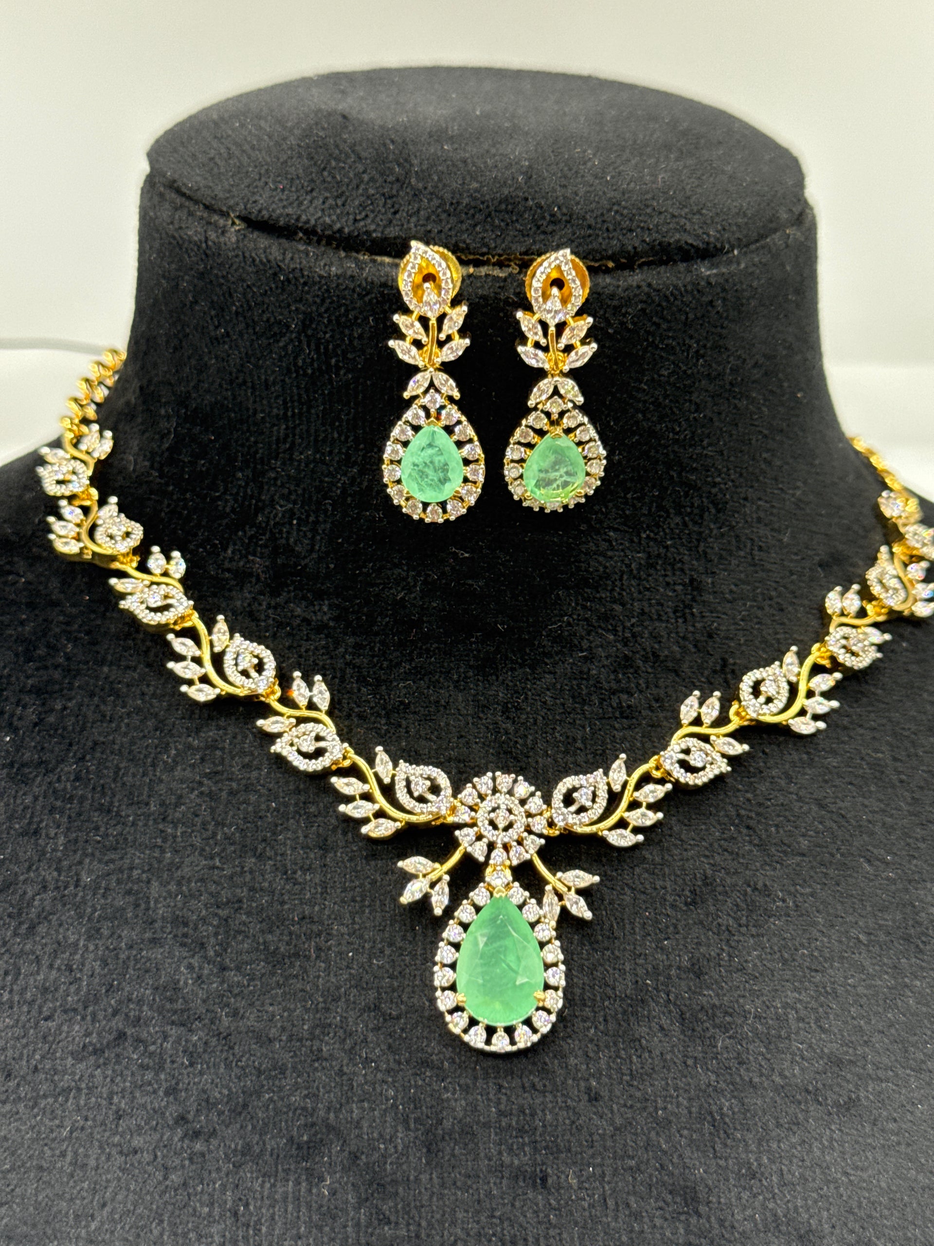 Mint diamond set