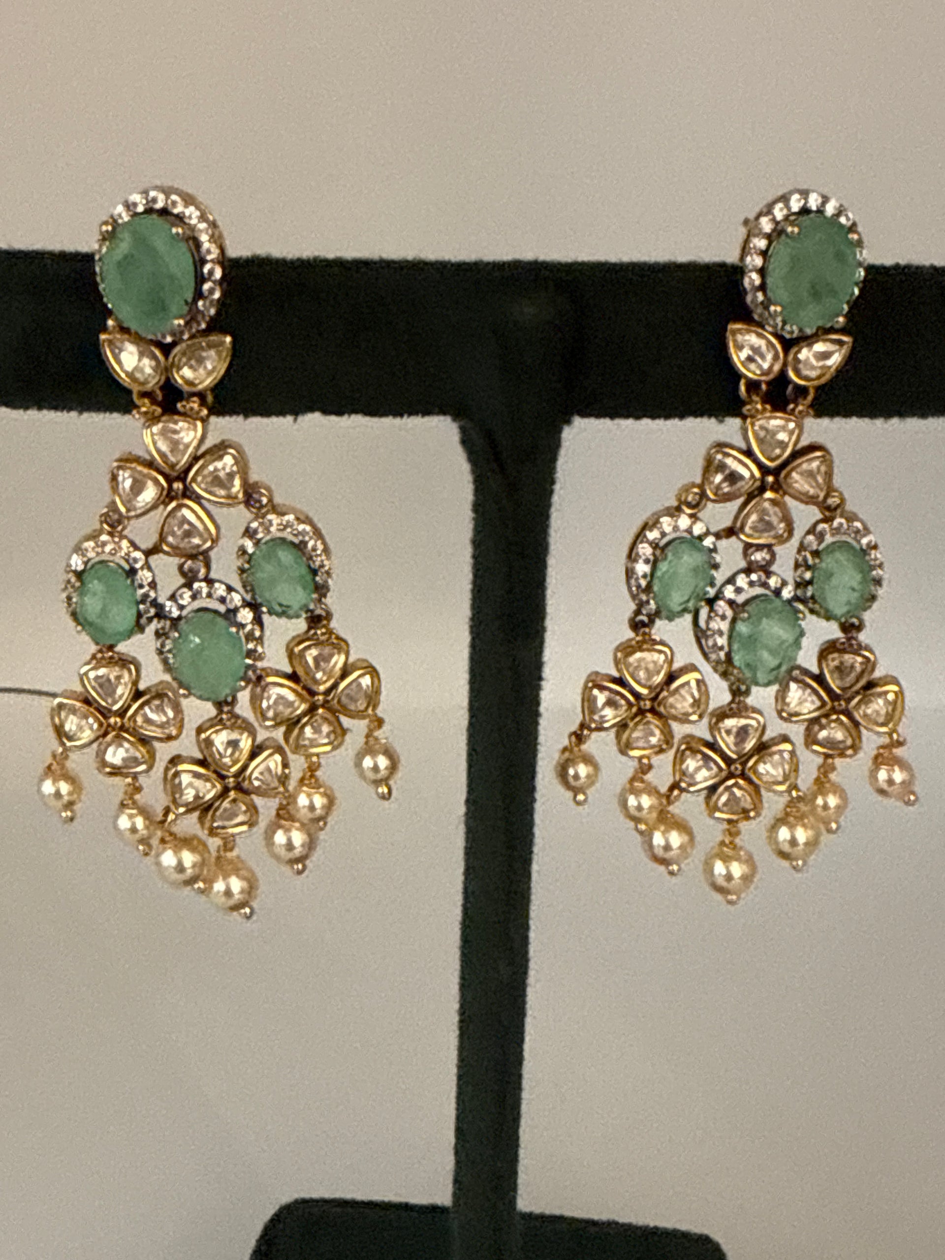 Mint mozonite hangings