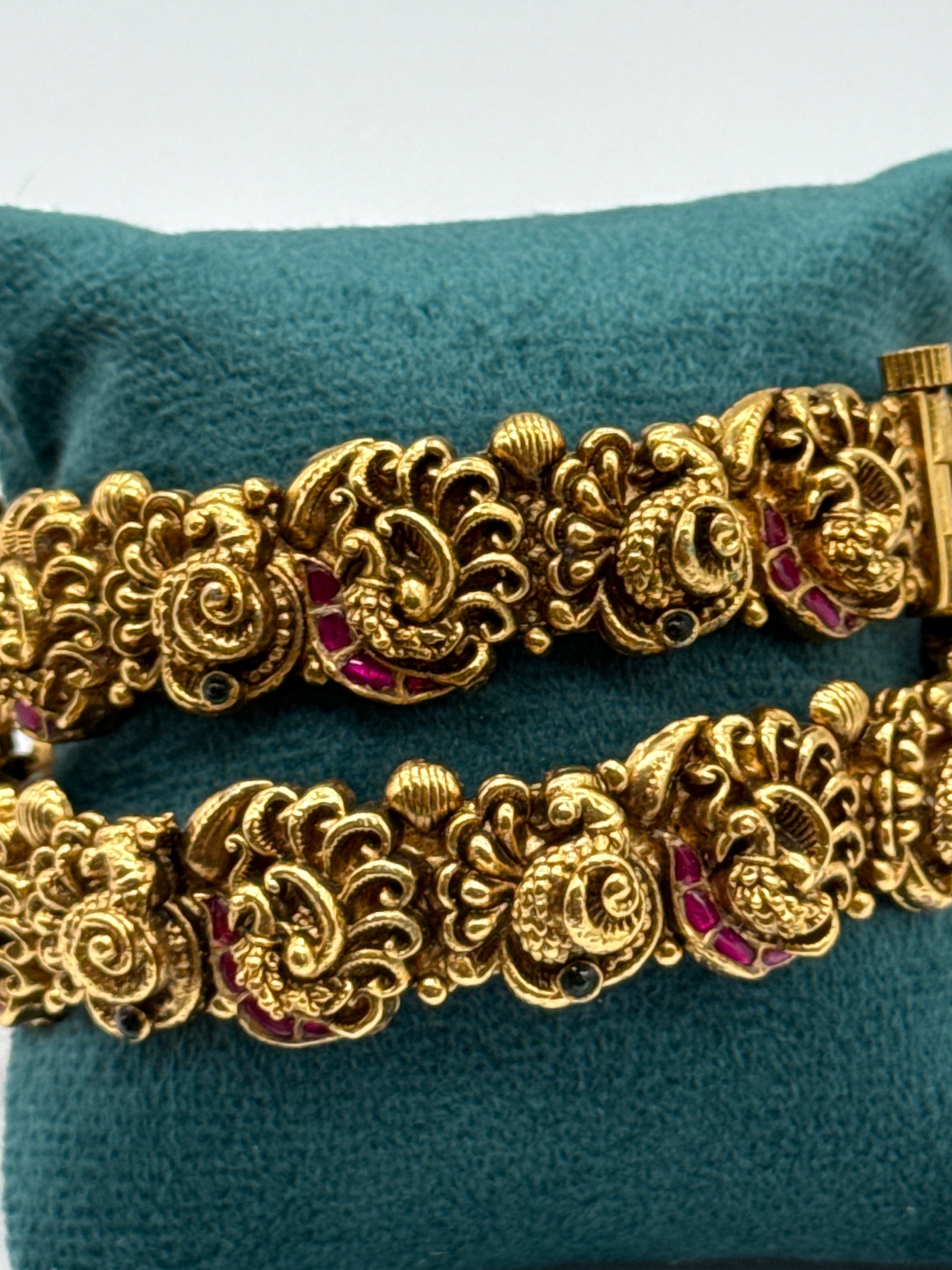 Nakshi Kundan bangles