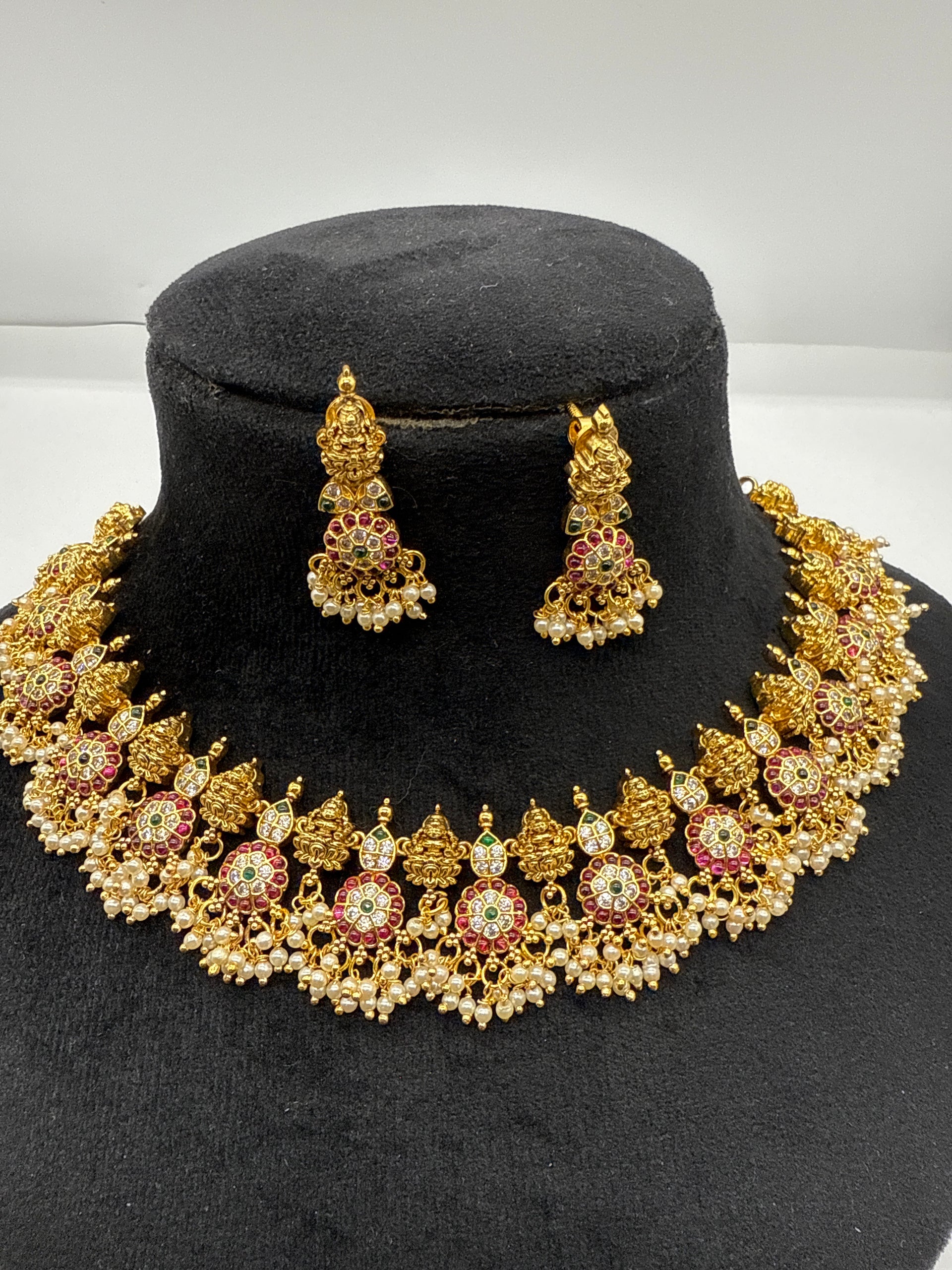 Laxmi bottu guttapusalu
